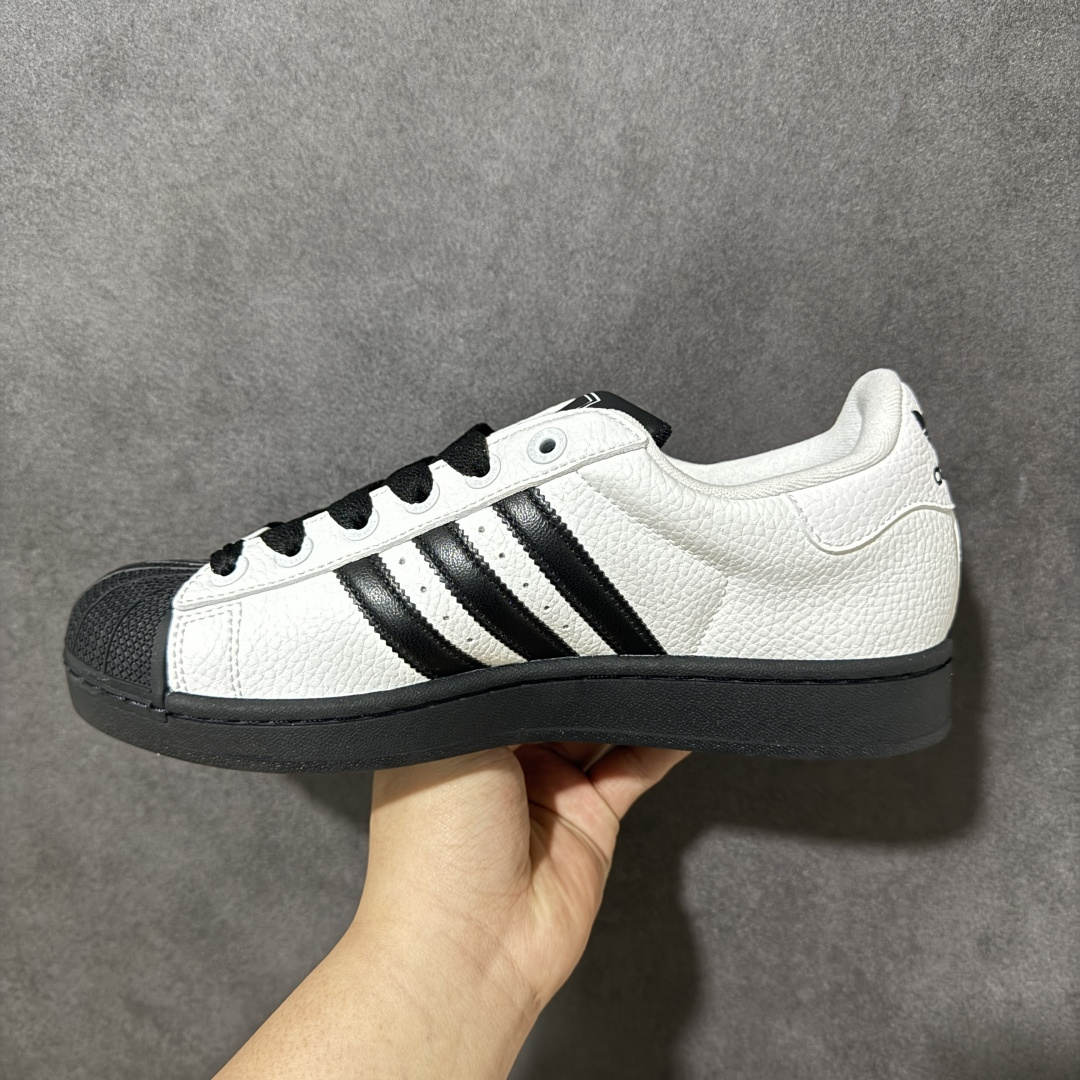 图片[2]-【H11顶级头层版】adidas originals Superstar 2 贝壳头 简约经典 舒适时尚 复古板鞋 男女同款 黑白 货号：JI0124 全新升级版 皮料改进至头层原厂皮 原盒 原底原料 开模打造 原厂织唛鞋标 高精密准度 原楦原纸板开发 匹配原版98%以上 后跟垫棉独家呈现 反口里弧度正确 原厂鞋垫 背胶 后跟电绣针数 与正品一致 原厂皮料 原厂车缝线 质感无敌 皮料切割干净 无任何毛边 清洁度细节完美 进口港宝加持 后跟自然饱满 还原公司包裹性 鞋面采用原装数据贴合技术 全方位贴合包裹脚型 鞋跟部鞋底牵引设计 提供强大的抓地性能 更适应不同实战场地路面 尺码：35.5 36 36.5 37.5 38 38.5 39 40 40.5 41 42 42.5 43 44 45-选品中心