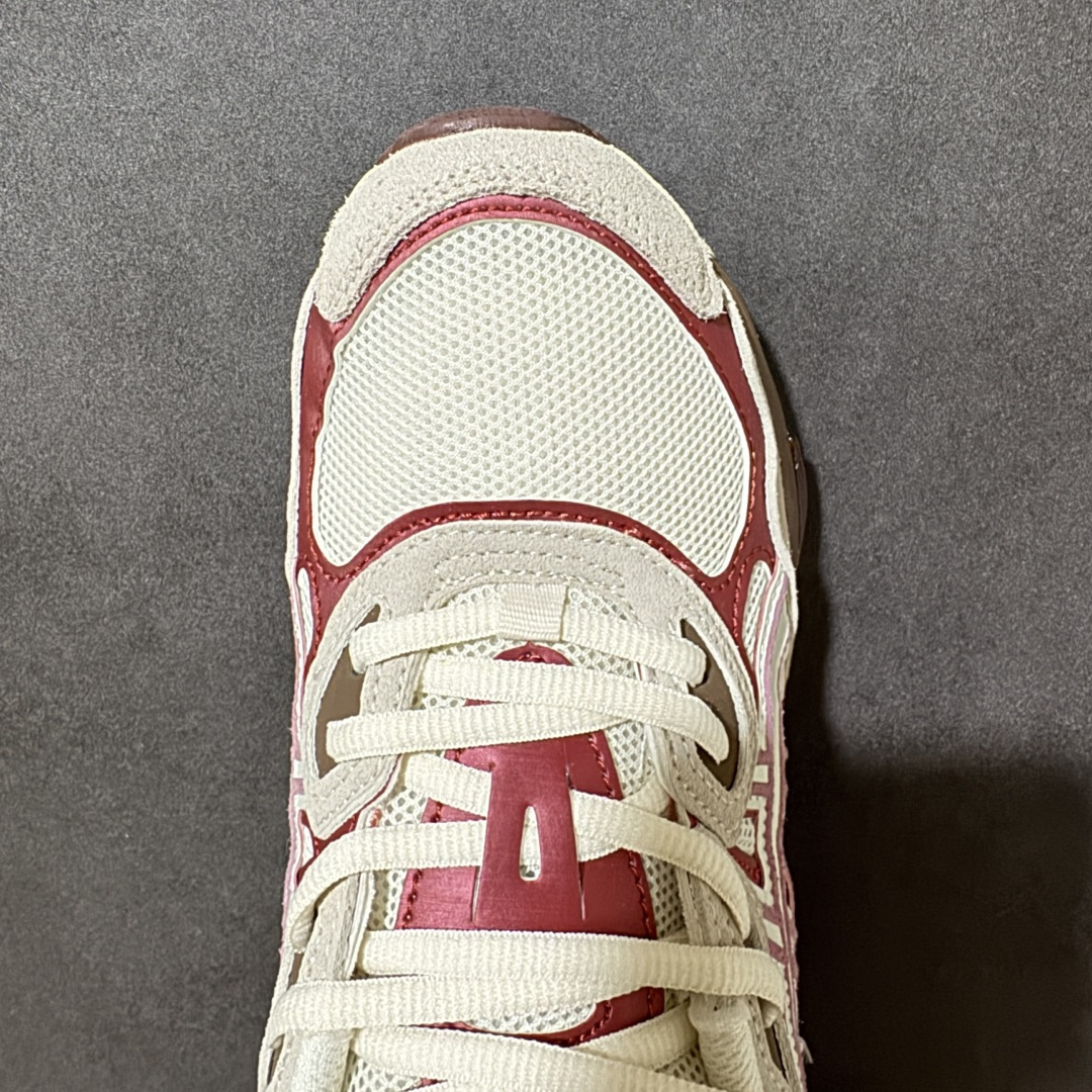 图片[5]-【公司级】Asics Gel-NYC 亚瑟士运动休闲透气专业跑鞋 鞋面采用反绒皮与网布拼接 透气舒适兼具休闲时尚 结合简明的配色 展现品牌的传承 及引领复古流行的主题 虎爪造型的LOGO 鞋身稳定包裹系统 支撑鞋身 经典宽大鞋型配备防偏移设计 提升包裹性 穿着舒适 鞋面透气孔设计 提供透气性 货号： 1203A788-100 尺码：36 37 37.5 38 39 39.5 40 40.5 41.5 42 42.5 43.5 44 45 46 47-选品中心