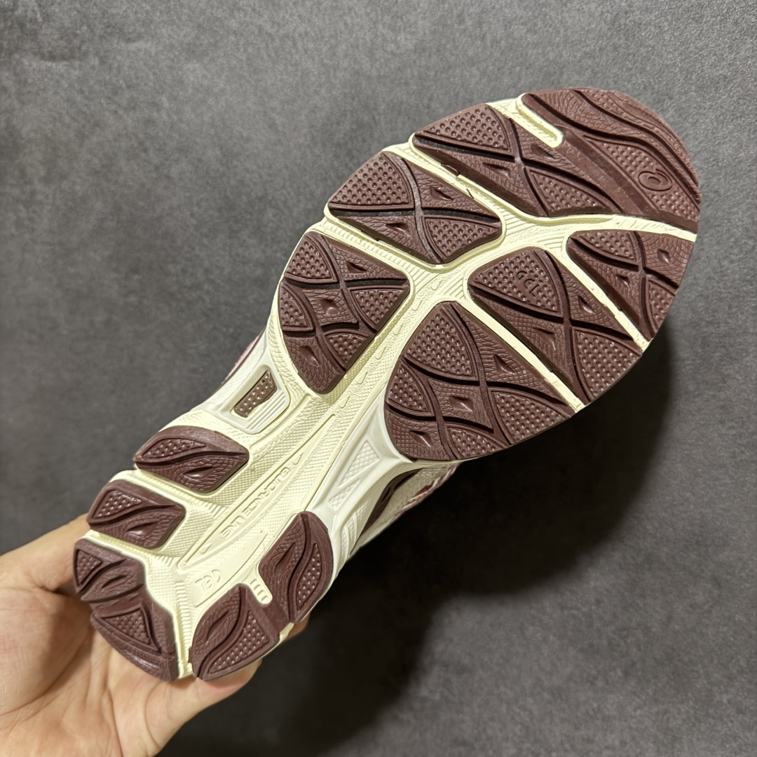 图片[9]-【公司级】Asics Gel-NYC 亚瑟士运动休闲透气专业跑鞋 鞋面采用反绒皮与网布拼接 透气舒适兼具休闲时尚 结合简明的配色 展现品牌的传承 及引领复古流行的主题 虎爪造型的LOGO 鞋身稳定包裹系统 支撑鞋身 经典宽大鞋型配备防偏移设计 提升包裹性 穿着舒适 鞋面透气孔设计 提供透气性 货号： 1203A788-100 尺码：36 37 37.5 38 39 39.5 40 40.5 41.5 42 42.5 43.5 44 45 46 47-选品中心