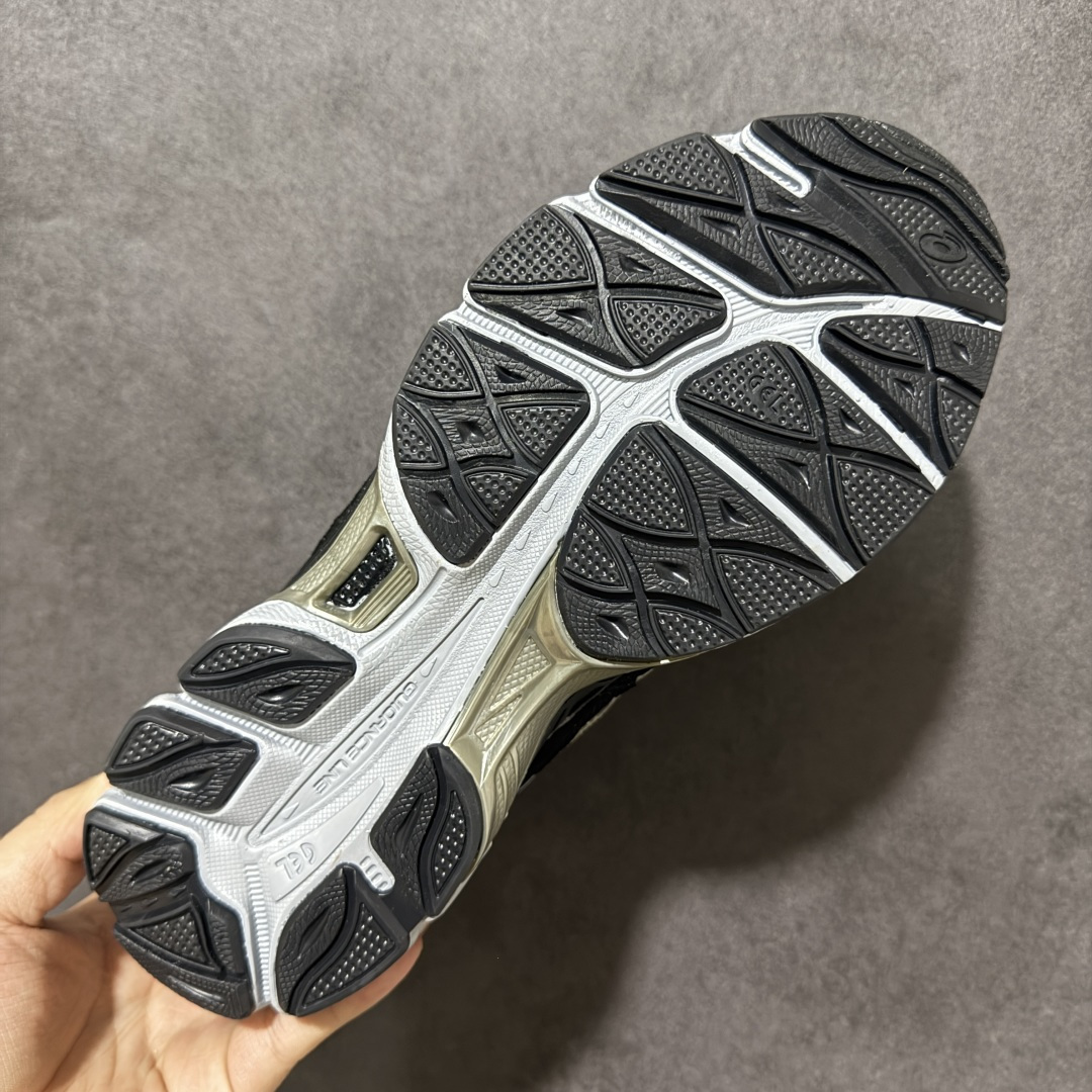 图片[9]-【公司级】Asics Gel-NYC 亚瑟士运动休闲透气专业跑鞋 鞋面采用反绒皮与网布拼接 透气舒适兼具休闲时尚 结合简明的配色 展现品牌的传承 及引领复古流行的主题 虎爪造型的LOGO 鞋身稳定包裹系统 支撑鞋身 经典宽大鞋型配备防偏移设计 提升包裹性 穿着舒适 鞋面透气孔设计 提供透气性 货号： 1203A383-024 尺码：36 37 37.5 38 39 39.5 40 40.5 41.5 42 42.5 43.5 44 45 46 47-选品中心