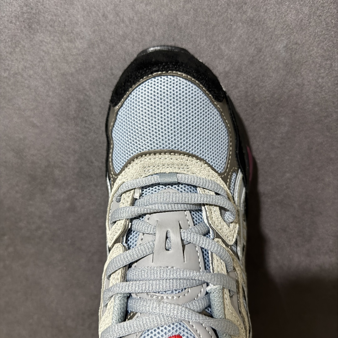 图片[5]-【公司级】Asics Gel-NYC 亚瑟士运动休闲透气专业跑鞋 鞋面采用反绒皮与网布拼接 透气舒适兼具休闲时尚 结合简明的配色 展现品牌的传承 及引领复古流行的主题 虎爪造型的LOGO 鞋身稳定包裹系统 支撑鞋身 经典宽大鞋型配备防偏移设计 提升包裹性 穿着舒适 鞋面透气孔设计 提供透气性 货号： 1203A383-024 尺码：36 37 37.5 38 39 39.5 40 40.5 41.5 42 42.5 43.5 44 45 46 47-选品中心