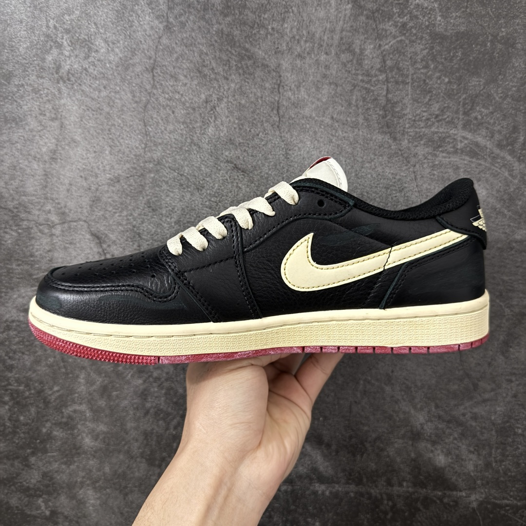 图片[2]-【DT版本】Nigel Sylvester x Air Jordan 1 Low OG Nitro \”Better With Time\” 低帮 黑白红 AJ1低邦 白黑红 尿渍2.0 男女同款 乔丹篮球鞋系列 IB8958-001 全新og系列出货 国内一线头部知名大厂出品 高端外贸零售专供品质 原鞋原楦头纸板开发 原厂气垫 原厂竖纹防尘纸 极致一眼正品既视感 整体楦型最大限度还原公司正品 尺码：40 40.5 41 42 42.5 43 44 44.5 45 46 47.5-选品中心
