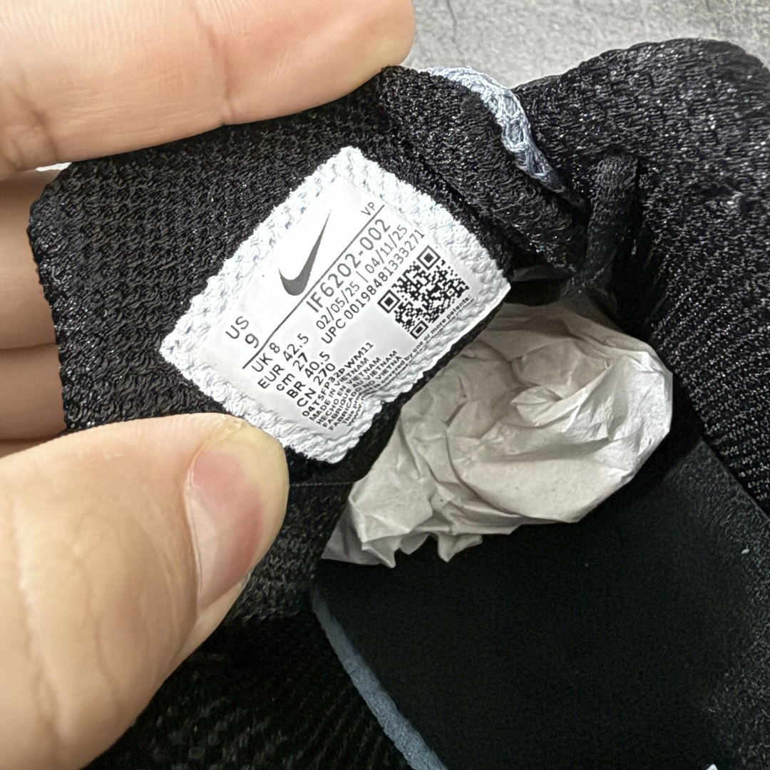 图片[7]-【Max纯原版】原版开发 Nike Shox TL系列 黑灰的 IF6202-002 NK Shox TL系列 复古舒适百搭防滑耐磨低邦柱形气垫休闲跑步鞋 鞋面采用了轻质化的材料打造，搭载鞋带系带系统以及鞋舌部分的特殊控制模块，科技感十足；采用透气纺织品和网眼鞋面与标志性的Nike Shox技术，同时提供更轻盈的感觉和大胆的外观；鞋身大面积采用织物与皮革材质拼接设计，搭配Dri-FITz透气网面，透气性拉满不闷脚。中底前掌搭载Air Max科技，后掌配置Shoxy缓震气柱，前掌气垫提供灵敏回弹，中底的气柱设计也很加分，外观上科技感十足；设计彰显个性，复古造型适配多种穿搭风格。 尺码：39 40 40.5 41 42 42.5 43 44 44.5 45 45.5 46 46.5 47.5-选品中心