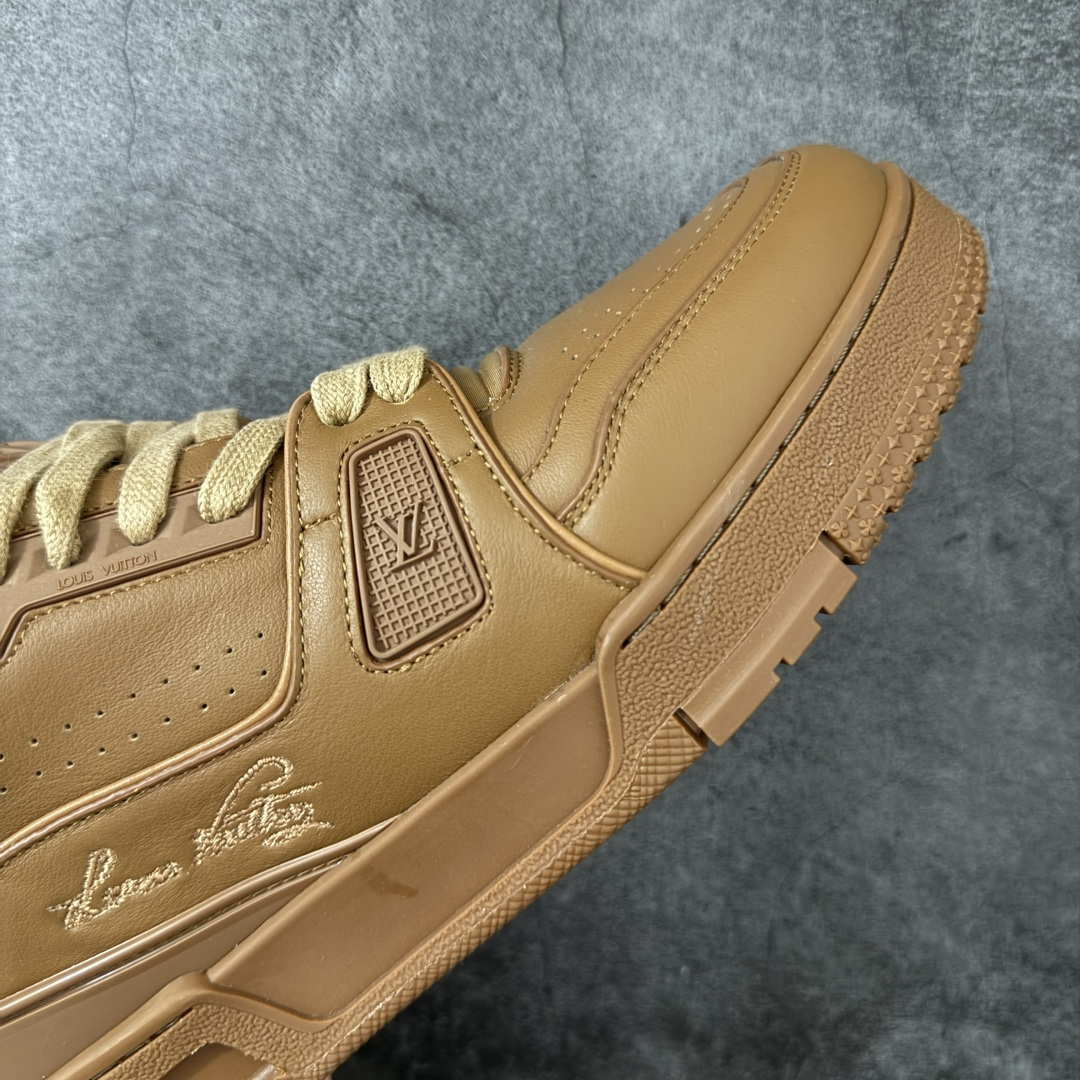 图片[6]-【YS纯原】广奢高端货 LOUIS VUITTON 路易威登 LV Trainer 棕皮 ✦ 原楦原纸版开模，鞋型立体饱满 ✦ 零毛边、零溢胶、零线头瑕疵 ✦ 细节与原版一致 区分市面通货 ✦ 多层叠片＋电脑针车，针距密度一致 ✦ Monogram浮雕＋3D高频压纹 ✦ 多密度发泡中底：支撑回弹媲美专柜 ✦ 原装橡胶大底：含胶量高、纹路深、双拼接零偏差 ✦ ZP级原装包装：专柜款鞋盒＋防尘袋＋说明书 尺码：39-45-选品中心