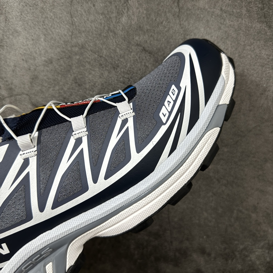 图片[6]-【纯原W1版】 Salomon XT-6 Expanse 一代 萨洛蒙复古潮流户外机能登山跑鞋 478640 纯原外贸平台特供订单 耗时半年巨作 全套原纸板楦头开发 原厂特供网布配套加持 确保原汁原味 完美呈现版型 原档数据独家私模五层组合大底 原装Ortholite轻量化鞋垫 中底布带钢印编号 原厂TPU锁扣 进口港宝加持 后跟自然饱满 还原公司包裹性 鞋面以“锯齿”状的包裹系统呈现 在基色底之下加入了各种色点缀 将公司的最新技术和时尚前卫的造型融入耐用的长跑款式中 鞋面由 TPU 薄膜制成 并焊接在高耐磨网眼上 使其既时尚又坚固 由 ACS底盘支撑 可增强稳定性和支撑力 以及由橡胶凸耳 Contragrip外底覆盖的 EVA 缓冲中底 旨在应对崎岖的地形 鞋舌上的彩色Salomon 标签、Quicklace 系统以及鞋头、鞋舌和鞋跟上的附加品牌使细节更加完美 让穿着者可以轻松驾驭户外与通勤下的任何运动生活场景 无缝鞋身户外随意纵横 颜值与脚感兼备 出街通勤 绝对非常吸睛 你值得拥有 尺码：36 36.5 37.5 38 38.5 39 40 40.5 41 42 42.5 43 44 44.5 45-选品中心