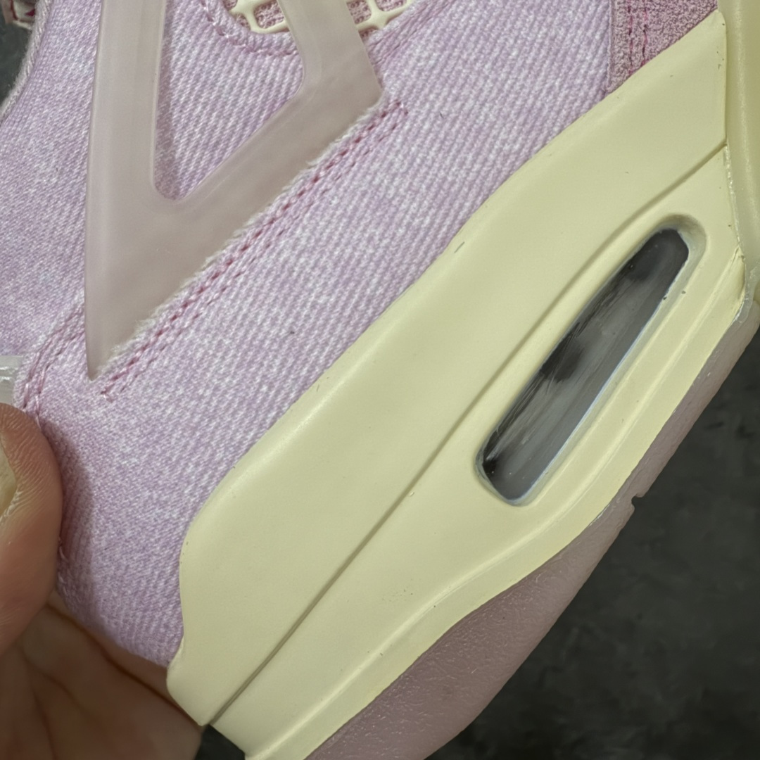 图片[3]-【KZ纯原版】Air Jordan 4 Retro \”Denim Iced Carmine\” 冰莓粉牛仔 AJ4 乔丹4代 aj4 乔4 粉色丹宁牛仔 乔丹篮球鞋系列 原汁原味完美呈现四代版型 一比一鞋头弧度高度趴度鞋身弧度 原厂麂皮绒皮料材质 数据细节工艺流程均保持公司一致 细节品控鞋型随意秒杀市面版本 原厂TPU网格鞋带扣 正确内里网布 菱角分明不变形无多余毛边 柔软性质感一致于原鞋 原厂织唛标 原厂飞人电绣工艺 独家绑鞋带手法 印刷中底布 四线拉帮 米色美纹纸贴合固定 进口港宝加持 后跟自然饱满 全鞋荧光划线卡点 追求极致完美 每一双都是工艺品 多重QC质检 超越公司货的品控标准 实实在在的免检产品 尺码：36-48.5-选品中心