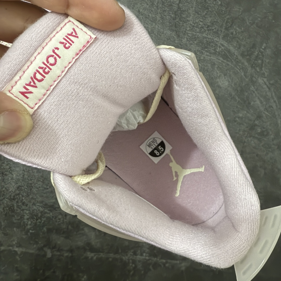 图片[7]-【KZ纯原版】Air Jordan 4 Retro \”Denim Iced Carmine\” 冰莓粉牛仔 AJ4 乔丹4代 aj4 乔4 粉色丹宁牛仔 乔丹篮球鞋系列 原汁原味完美呈现四代版型 一比一鞋头弧度高度趴度鞋身弧度 原厂麂皮绒皮料材质 数据细节工艺流程均保持公司一致 细节品控鞋型随意秒杀市面版本 原厂TPU网格鞋带扣 正确内里网布 菱角分明不变形无多余毛边 柔软性质感一致于原鞋 原厂织唛标 原厂飞人电绣工艺 独家绑鞋带手法 印刷中底布 四线拉帮 米色美纹纸贴合固定 进口港宝加持 后跟自然饱满 全鞋荧光划线卡点 追求极致完美 每一双都是工艺品 多重QC质检 超越公司货的品控标准 实实在在的免检产品 尺码：36-48.5-选品中心