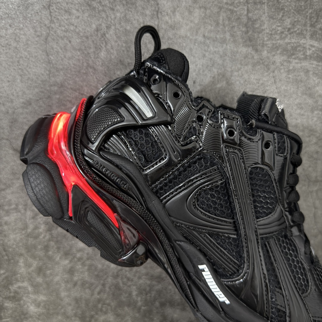 图片[7]-【VG版本】巴黎世家 七代半灯鞋Balenciaga 巴黎7.5巴黎世家 最新配色潮流复古休闲鞋 独家采用大容量锂电，反复按压10万次不会坏， 1.锂电池：3.7V 602040 450毫安时 1.65瓦时 2. 驱动IC：11种模式的开/关切换 通过溢胶、做旧、缝线等细节， 展示了设计师 Demna 的运动鞋风格， 用一双「旧鞋」传递复古感，后侧板、 翘起的鞋头，则展示了 Demna 在结构上的未来构想； 原装大盒从里到外一切百分百还原官方配置 顶级专供碾压一切版本 尺码：35-46-选品中心