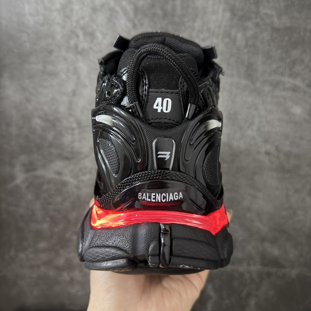 图片[4]-【VG版本】巴黎世家 七代半灯鞋Balenciaga 巴黎7.5巴黎世家 最新配色潮流复古休闲鞋 独家采用大容量锂电，反复按压10万次不会坏， 1.锂电池：3.7V 602040 450毫安时 1.65瓦时 2. 驱动IC：11种模式的开/关切换 通过溢胶、做旧、缝线等细节， 展示了设计师 Demna 的运动鞋风格， 用一双「旧鞋」传递复古感，后侧板、 翘起的鞋头，则展示了 Demna 在结构上的未来构想； 原装大盒从里到外一切百分百还原官方配置 顶级专供碾压一切版本 尺码：35-46-选品中心