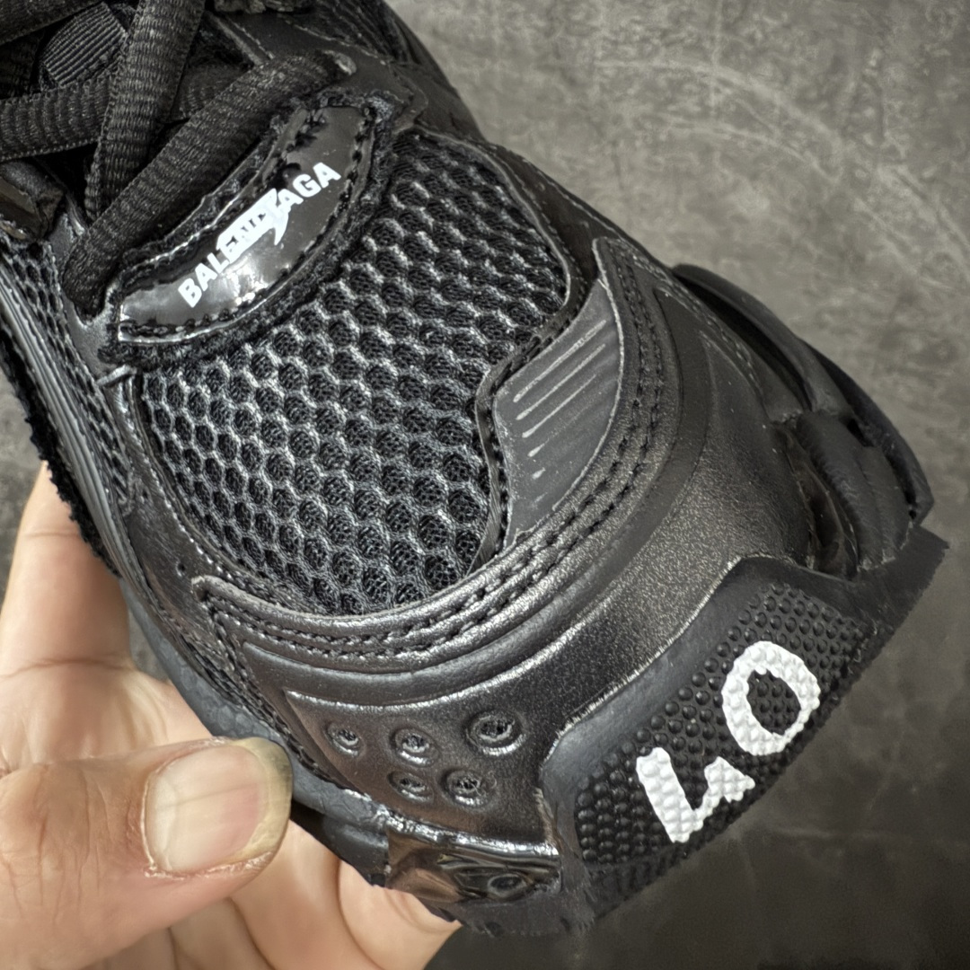 图片[5]-【VG版本】巴黎世家 七代半灯鞋Balenciaga 巴黎7.5巴黎世家 最新配色潮流复古休闲鞋 独家采用大容量锂电，反复按压10万次不会坏， 1.锂电池：3.7V 602040 450毫安时 1.65瓦时 2. 驱动IC：11种模式的开/关切换 通过溢胶、做旧、缝线等细节， 展示了设计师 Demna 的运动鞋风格， 用一双「旧鞋」传递复古感，后侧板、 翘起的鞋头，则展示了 Demna 在结构上的未来构想； 原装大盒从里到外一切百分百还原官方配置 顶级专供碾压一切版本 尺码：35-46-选品中心