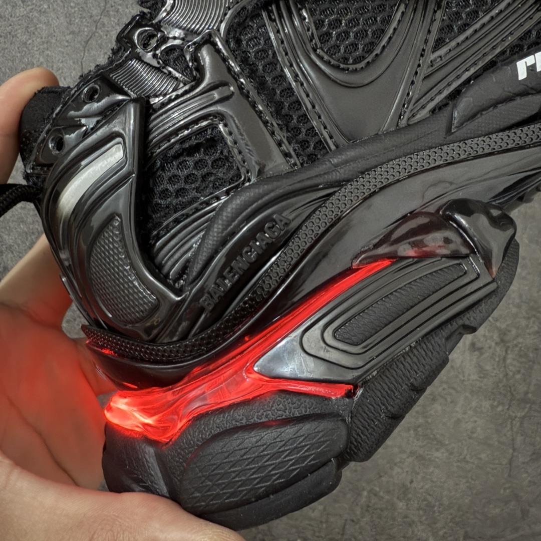 图片[3]-【VG版本】巴黎世家 七代半灯鞋Balenciaga 巴黎7.5巴黎世家 最新配色潮流复古休闲鞋 独家采用大容量锂电，反复按压10万次不会坏， 1.锂电池：3.7V 602040 450毫安时 1.65瓦时 2. 驱动IC：11种模式的开/关切换 通过溢胶、做旧、缝线等细节， 展示了设计师 Demna 的运动鞋风格， 用一双「旧鞋」传递复古感，后侧板、 翘起的鞋头，则展示了 Demna 在结构上的未来构想； 原装大盒从里到外一切百分百还原官方配置 顶级专供碾压一切版本 尺码：35-46-选品中心