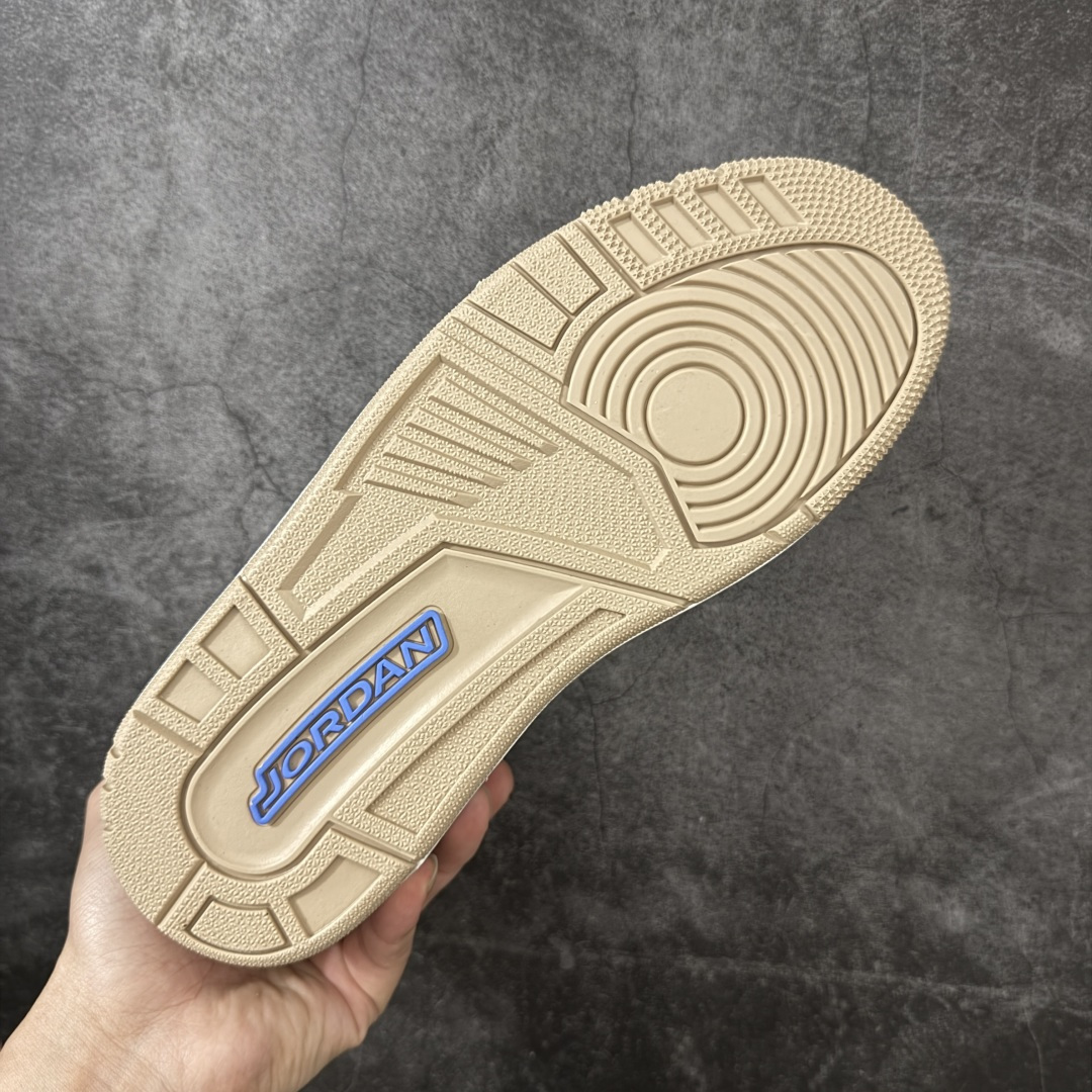 图片[9]-【纯原N版】Air Jordan Legacy AJ312 Low 低帮复古篮球鞋灰蓝 IR7563-141 市场最强独一档产物 全套原纸板楦头开发 原厂大底磨具加持立体防滑纹理 原档数据后跟TPU子母扣魔术贴 原装可视Air Sole气垫 原汁原味最完美的312代版型 唯一正确鞋头趴度弧度高度鞋身腰线 进口港宝加持 后跟自然饱满 全鞋荧光划线卡点 追求极致完美 每一双都是工艺品 多重QC质检 超越公司货的品控标准 实实在在的免检产品 鞋身采用了皮革材质打造 横跨鞋面的魔术贴十分吸睛 侧面的Swoosh Logo的一部分被鞋面遮挡了一部分 颇具玩味 魔术贴上标有NK标识 而鞋舌上是Jordan的经典红色飞翼Logo 后跟和鞋底均采用了AJ3的设计 后跟上同样也使用了经典的爆裂纹图案 尺码：36-47.5-选品中心