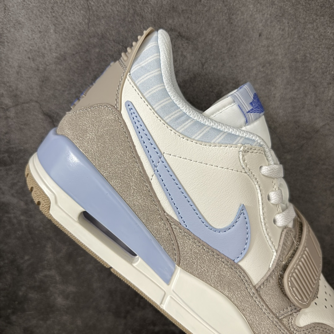 图片[7]-【纯原N版】Air Jordan Legacy AJ312 Low 低帮复古篮球鞋灰蓝 IR7563-141 市场最强独一档产物 全套原纸板楦头开发 原厂大底磨具加持立体防滑纹理 原档数据后跟TPU子母扣魔术贴 原装可视Air Sole气垫 原汁原味最完美的312代版型 唯一正确鞋头趴度弧度高度鞋身腰线 进口港宝加持 后跟自然饱满 全鞋荧光划线卡点 追求极致完美 每一双都是工艺品 多重QC质检 超越公司货的品控标准 实实在在的免检产品 鞋身采用了皮革材质打造 横跨鞋面的魔术贴十分吸睛 侧面的Swoosh Logo的一部分被鞋面遮挡了一部分 颇具玩味 魔术贴上标有NK标识 而鞋舌上是Jordan的经典红色飞翼Logo 后跟和鞋底均采用了AJ3的设计 后跟上同样也使用了经典的爆裂纹图案 尺码：36-47.5-选品中心