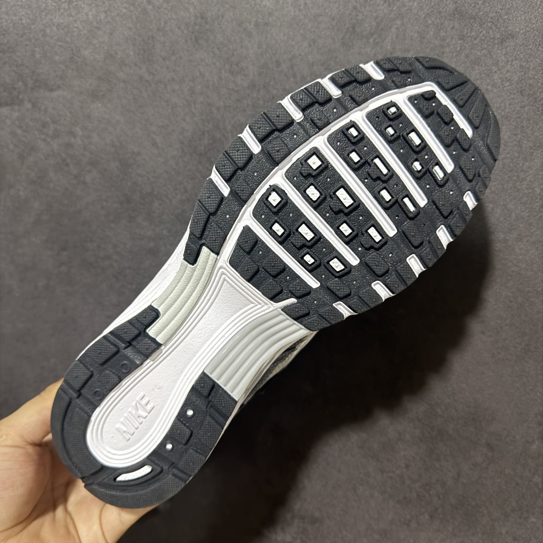 图片[9]-【纯原版】Nike P-6000 复古跑鞋 又能出街又能跑步！Nike p-6000 女子跑鞋内外侧都用了灰色的钩子，采用透气材料，搭配匠心覆面，再现千禧年代的跑鞋风格，塑就大气外观。鞋款秉承 Nike Pegasus 25 和 2006 的设计风格，缔造街头时尚运动风范，同时带来日常穿着舒适感受 货号：IO3496 001 尺码：36 36.5 37.5 38 38.5 39 40 40.5 41 42 42.5 43 44 45-选品中心
