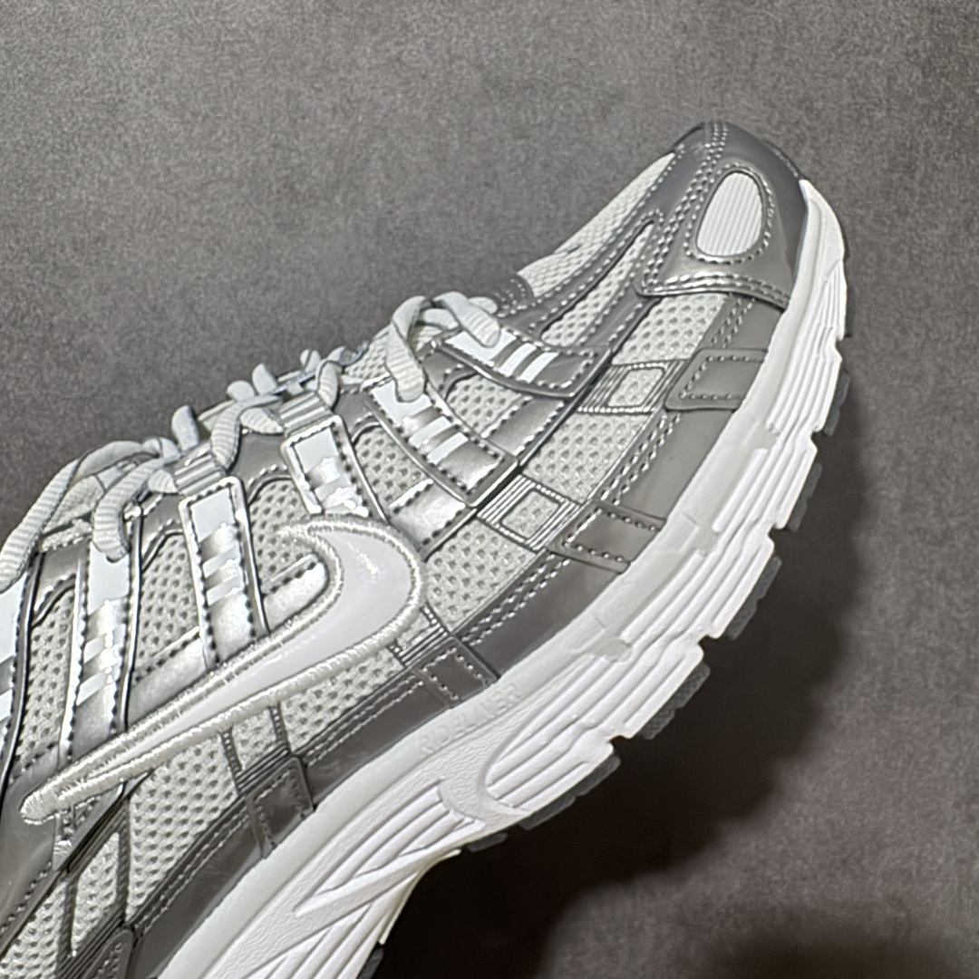 图片[8]-【纯原版】Nike P-6000 复古跑鞋 又能出街又能跑步！Nike p-6000 女子跑鞋内外侧都用了灰色的钩子，采用透气材料，搭配匠心覆面，再现千禧年代的跑鞋风格，塑就大气外观。鞋款秉承 Nike Pegasus 25 和 2006 的设计风格，缔造街头时尚运动风范，同时带来日常穿着舒适感受 货号：IO3496 001 尺码：36 36.5 37.5 38 38.5 39 40 40.5 41 42 42.5 43 44 45-选品中心
