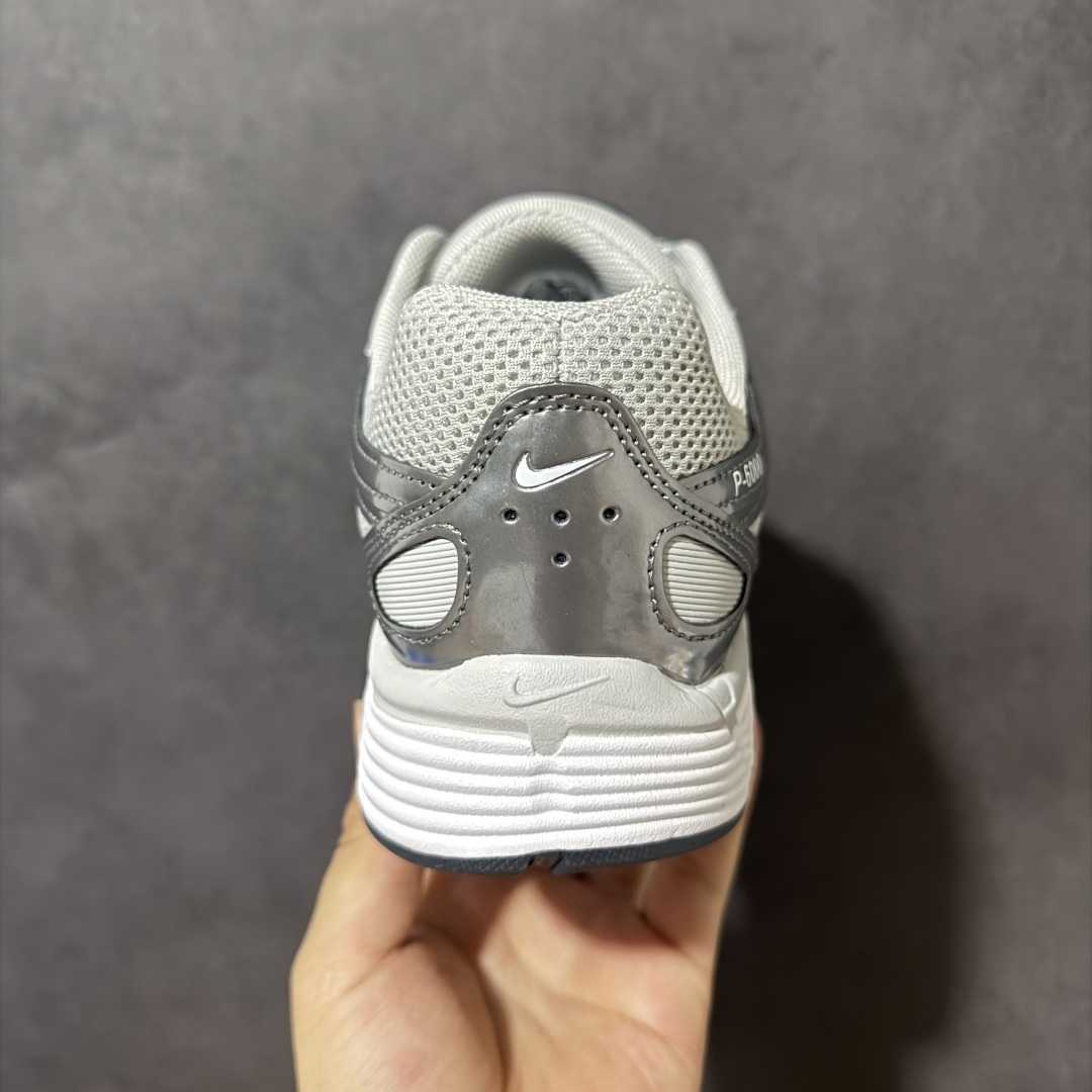 图片[4]-【纯原版】Nike P-6000 复古跑鞋 又能出街又能跑步！Nike p-6000 女子跑鞋内外侧都用了灰色的钩子，采用透气材料，搭配匠心覆面，再现千禧年代的跑鞋风格，塑就大气外观。鞋款秉承 Nike Pegasus 25 和 2006 的设计风格，缔造街头时尚运动风范，同时带来日常穿着舒适感受 货号：IO3496 001 尺码：36 36.5 37.5 38 38.5 39 40 40.5 41 42 42.5 43 44 45-选品中心