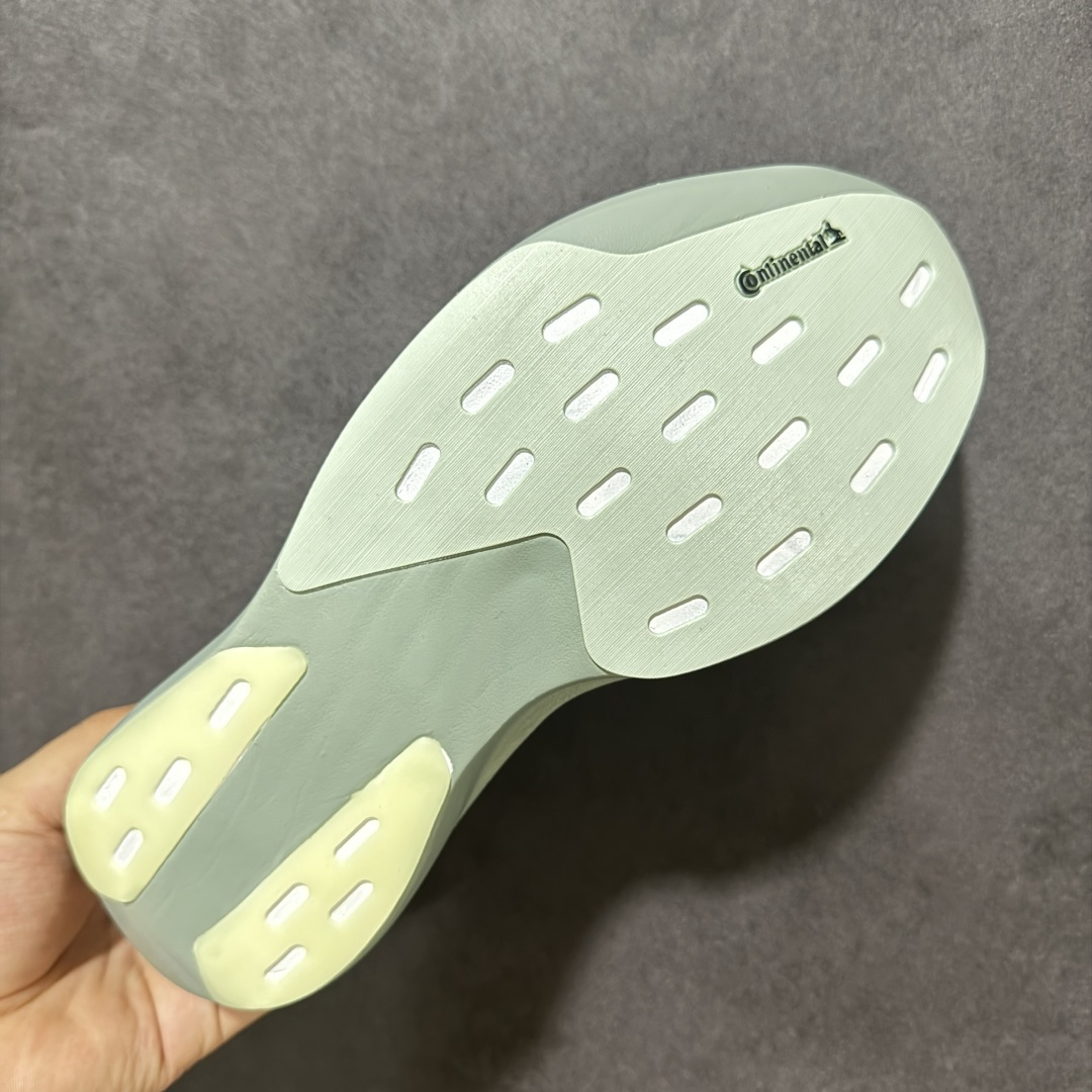 图片[9]-【公司级】Adidas Adizero Evo SL 阿迪超轻透气缓震跑鞋  #以令人难以置信的138克重量，刷新了跑鞋轻量化的记录，阿迪在材料科学和工艺技术上的深厚积累。  #全新鞋款采用Lightweight Upper材料，让穿着者几乎能够体验到一种\”裸足\”的感觉 货号：JQ4444  尺码：36 36.5 37 38 38.5 39 40 40.5 41 42 42.5 43 44 44.5 45-选品中心