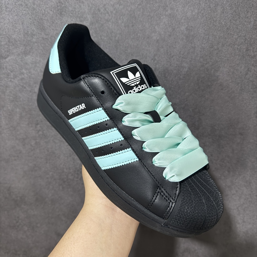 图片[3]-【H11顶级头层版】adidas originals Superstar 2 贝壳头 简约经典 舒适时尚 复古板鞋 男女同款 黑白 货号： 全新升级版 皮料改进至头层原厂皮 原盒 原底原料 开模打造 原厂织唛鞋标 高精密准度 原楦原纸板开发 匹配原版98%以上 后跟垫棉独家呈现 反口里弧度正确 原厂鞋垫 背胶 后跟电绣针数 与正品一致 原厂皮料 原厂车缝线 质感无敌 皮料切割干净 无任何毛边 清洁度细节完美 进口港宝加持 后跟自然饱满 还原公司包裹性 鞋面采用原装数据贴合技术 全方位贴合包裹脚型 鞋跟部鞋底牵引设计 提供强大的抓地性能 更适应不同实战场地路面 尺码：35.5 36 36.5 37.5 38 38.5 39 40 40.5 41 42 42.5 43 44 45-选品中心