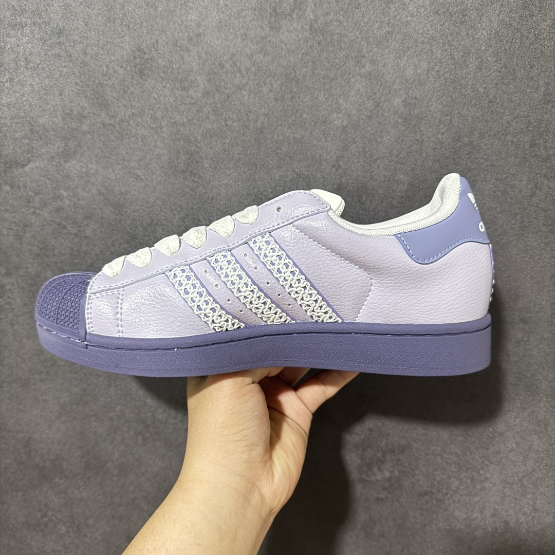 图片[2]-【H11顶级头层版】adidas originals Superstar 2 贝壳头 简约经典 舒适时尚 复古板鞋 男女同款 黑白 货号：KJ4210 全新升级版 皮料改进至头层原厂皮 原盒 原底原料 开模打造 原厂织唛鞋标 高精密准度 原楦原纸板开发 匹配原版98%以上 后跟垫棉独家呈现 反口里弧度正确 原厂鞋垫 背胶 后跟电绣针数 与正品一致 原厂皮料 原厂车缝线 质感无敌 皮料切割干净 无任何毛边 清洁度细节完美 进口港宝加持 后跟自然饱满 还原公司包裹性 鞋面采用原装数据贴合技术 全方位贴合包裹脚型 鞋跟部鞋底牵引设计 提供强大的抓地性能 更适应不同实战场地路面 尺码：35.5 36 36.5 37.5 38 38.5 39 40 40.5 41 42 42.5 43 44 45-选品中心