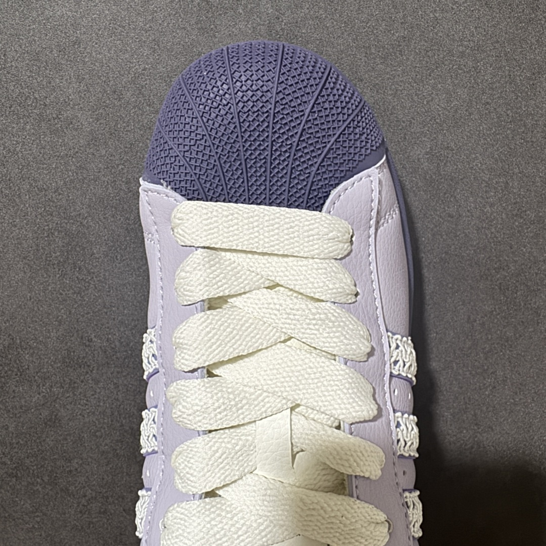 图片[5]-【H11顶级头层版】adidas originals Superstar 2 贝壳头 简约经典 舒适时尚 复古板鞋 男女同款 黑白 货号：KJ4210 全新升级版 皮料改进至头层原厂皮 原盒 原底原料 开模打造 原厂织唛鞋标 高精密准度 原楦原纸板开发 匹配原版98%以上 后跟垫棉独家呈现 反口里弧度正确 原厂鞋垫 背胶 后跟电绣针数 与正品一致 原厂皮料 原厂车缝线 质感无敌 皮料切割干净 无任何毛边 清洁度细节完美 进口港宝加持 后跟自然饱满 还原公司包裹性 鞋面采用原装数据贴合技术 全方位贴合包裹脚型 鞋跟部鞋底牵引设计 提供强大的抓地性能 更适应不同实战场地路面 尺码：35.5 36 36.5 37.5 38 38.5 39 40 40.5 41 42 42.5 43 44 45-选品中心