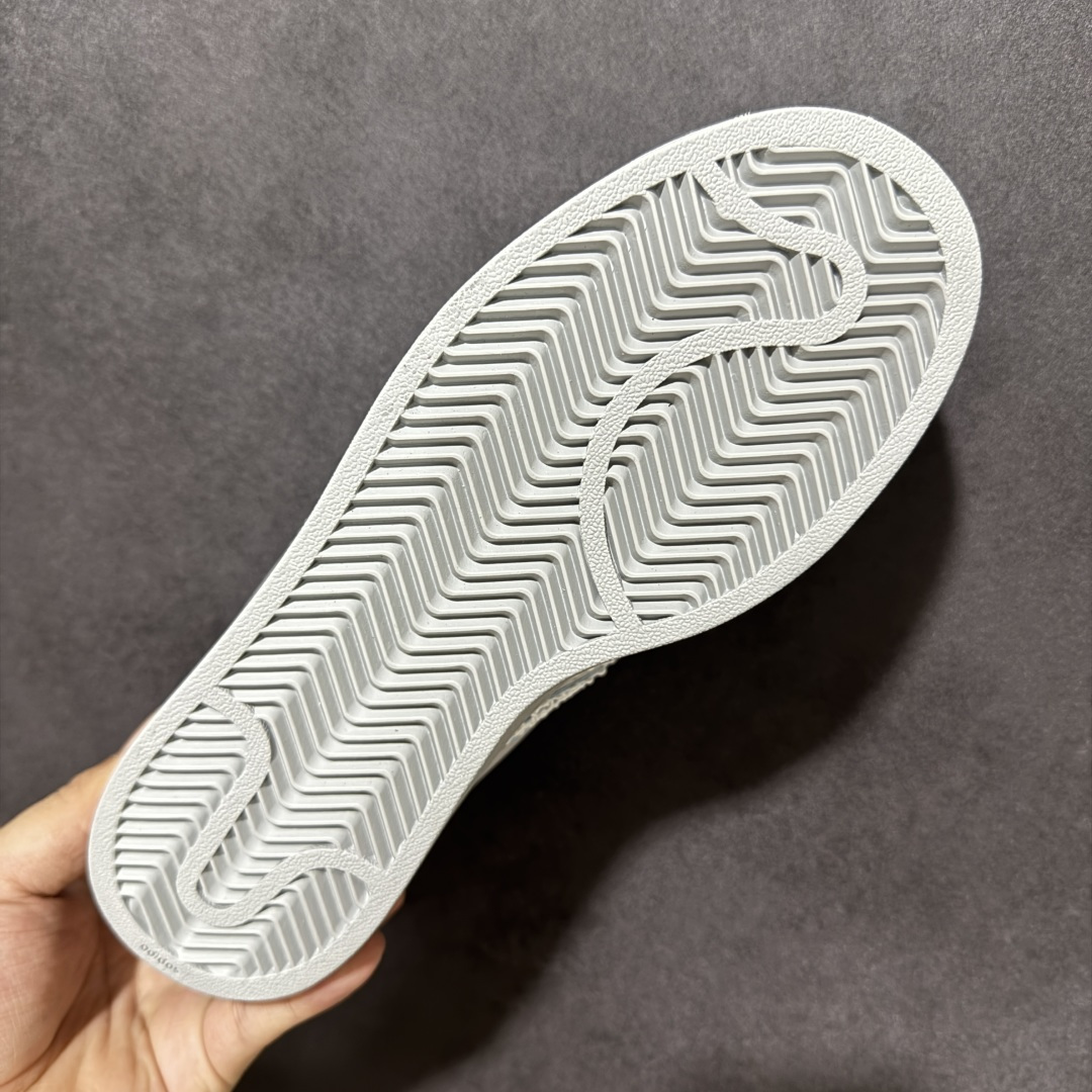 图片[9]-【H11顶级头层版】adidas originals Superstar 2 贝壳头 简约经典 舒适时尚 复古板鞋 男女同款 黑白 货号：JQ8729 全新升级版 皮料改进至头层原厂皮 原盒 原底原料 开模打造 原厂织唛鞋标 高精密准度 原楦原纸板开发 匹配原版98%以上 后跟垫棉独家呈现 反口里弧度正确 原厂鞋垫 背胶 后跟电绣针数 与正品一致 原厂皮料 原厂车缝线 质感无敌 皮料切割干净 无任何毛边 清洁度细节完美 进口港宝加持 后跟自然饱满 还原公司包裹性 鞋面采用原装数据贴合技术 全方位贴合包裹脚型 鞋跟部鞋底牵引设计 提供强大的抓地性能 更适应不同实战场地路面 尺码：35.5 36 36.5 37.5 38 38.5 39 40 40.5 41 42 42.5 43 44 45-选品中心