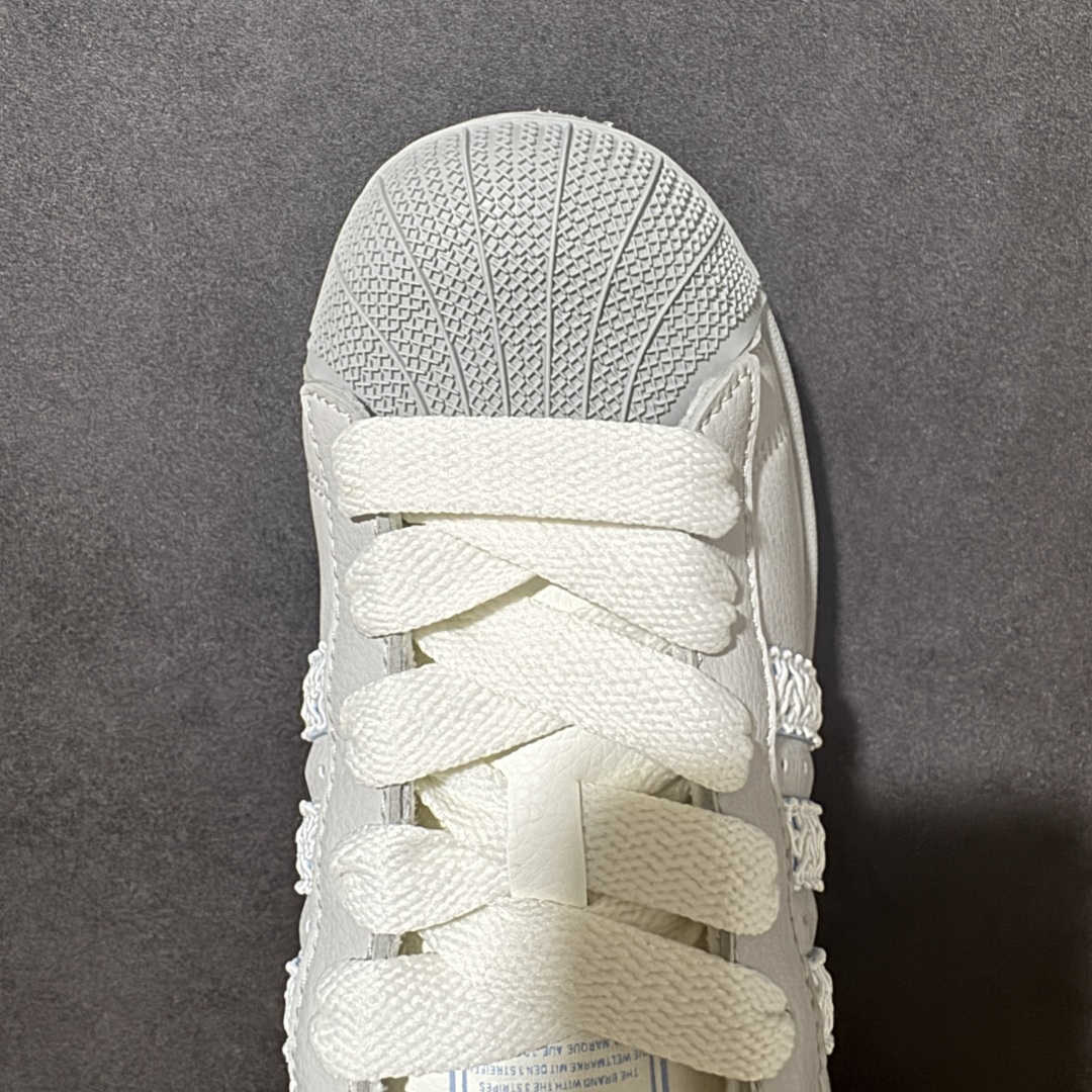 图片[5]-【H11顶级头层版】adidas originals Superstar 2 贝壳头 简约经典 舒适时尚 复古板鞋 男女同款 黑白 货号：JQ8729 全新升级版 皮料改进至头层原厂皮 原盒 原底原料 开模打造 原厂织唛鞋标 高精密准度 原楦原纸板开发 匹配原版98%以上 后跟垫棉独家呈现 反口里弧度正确 原厂鞋垫 背胶 后跟电绣针数 与正品一致 原厂皮料 原厂车缝线 质感无敌 皮料切割干净 无任何毛边 清洁度细节完美 进口港宝加持 后跟自然饱满 还原公司包裹性 鞋面采用原装数据贴合技术 全方位贴合包裹脚型 鞋跟部鞋底牵引设计 提供强大的抓地性能 更适应不同实战场地路面 尺码：35.5 36 36.5 37.5 38 38.5 39 40 40.5 41 42 42.5 43 44 45-选品中心