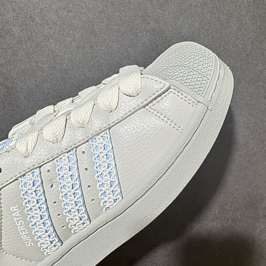 图片[8]-【H11顶级头层版】adidas originals Superstar 2 贝壳头 简约经典 舒适时尚 复古板鞋 男女同款 黑白 货号：JQ8729 全新升级版 皮料改进至头层原厂皮 原盒 原底原料 开模打造 原厂织唛鞋标 高精密准度 原楦原纸板开发 匹配原版98%以上 后跟垫棉独家呈现 反口里弧度正确 原厂鞋垫 背胶 后跟电绣针数 与正品一致 原厂皮料 原厂车缝线 质感无敌 皮料切割干净 无任何毛边 清洁度细节完美 进口港宝加持 后跟自然饱满 还原公司包裹性 鞋面采用原装数据贴合技术 全方位贴合包裹脚型 鞋跟部鞋底牵引设计 提供强大的抓地性能 更适应不同实战场地路面 尺码：35.5 36 36.5 37.5 38 38.5 39 40 40.5 41 42 42.5 43 44 45-选品中心
