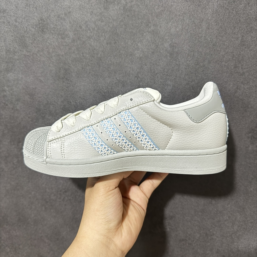 图片[2]-【H11顶级头层版】adidas originals Superstar 2 贝壳头 简约经典 舒适时尚 复古板鞋 男女同款 黑白 货号：JQ8729 全新升级版 皮料改进至头层原厂皮 原盒 原底原料 开模打造 原厂织唛鞋标 高精密准度 原楦原纸板开发 匹配原版98%以上 后跟垫棉独家呈现 反口里弧度正确 原厂鞋垫 背胶 后跟电绣针数 与正品一致 原厂皮料 原厂车缝线 质感无敌 皮料切割干净 无任何毛边 清洁度细节完美 进口港宝加持 后跟自然饱满 还原公司包裹性 鞋面采用原装数据贴合技术 全方位贴合包裹脚型 鞋跟部鞋底牵引设计 提供强大的抓地性能 更适应不同实战场地路面 尺码：35.5 36 36.5 37.5 38 38.5 39 40 40.5 41 42 42.5 43 44 45-选品中心