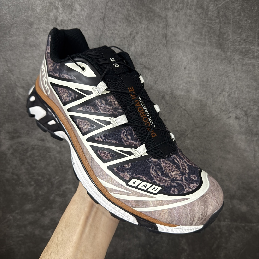图片[3]-【A1纯原版】Costs x Salomon XT-6 Advanced 萨洛蒙复古潮流户外机能登山跑鞋 纯原外贸平台特供订单 终端供货 耗时半年巨作 全套原纸板楦头开发 原厂特供网布配套加持 确保原汁原味 完美呈现版型 原档数据独家私模五层组合大底 原装Ortholite轻量化鞋垫 中底布带钢印编号 原厂TPU锁扣 进口港宝加持 后跟自然饱满 还原公司包裹性 鞋面以“锯齿”状的包裹系统呈现 在基色底之下加入了各种色点缀 将公司的最新技术和时尚前卫的造型融入耐用的长跑款式中 鞋面由 TPU 薄膜制成 并焊接在高耐磨网眼上 使其既时尚又坚固 由 ACS底盘支撑 可增强稳定性和支撑力 以及由橡胶凸耳 Contragrip外底覆盖的 EVA 缓冲中底 旨在应对崎岖的地形 鞋舌上的彩色Salomon 标签、Quicklace 系统以及鞋头、鞋舌和鞋跟上的附加品牌使细节更加完美 让穿着者可以轻松驾驭户外与通勤下的任何运动生活场景 无缝鞋身户外随意纵横 颜值与脚感兼备 出街通勤 绝对非常吸睛 你值得拥有 尺码：36-46-选品中心
