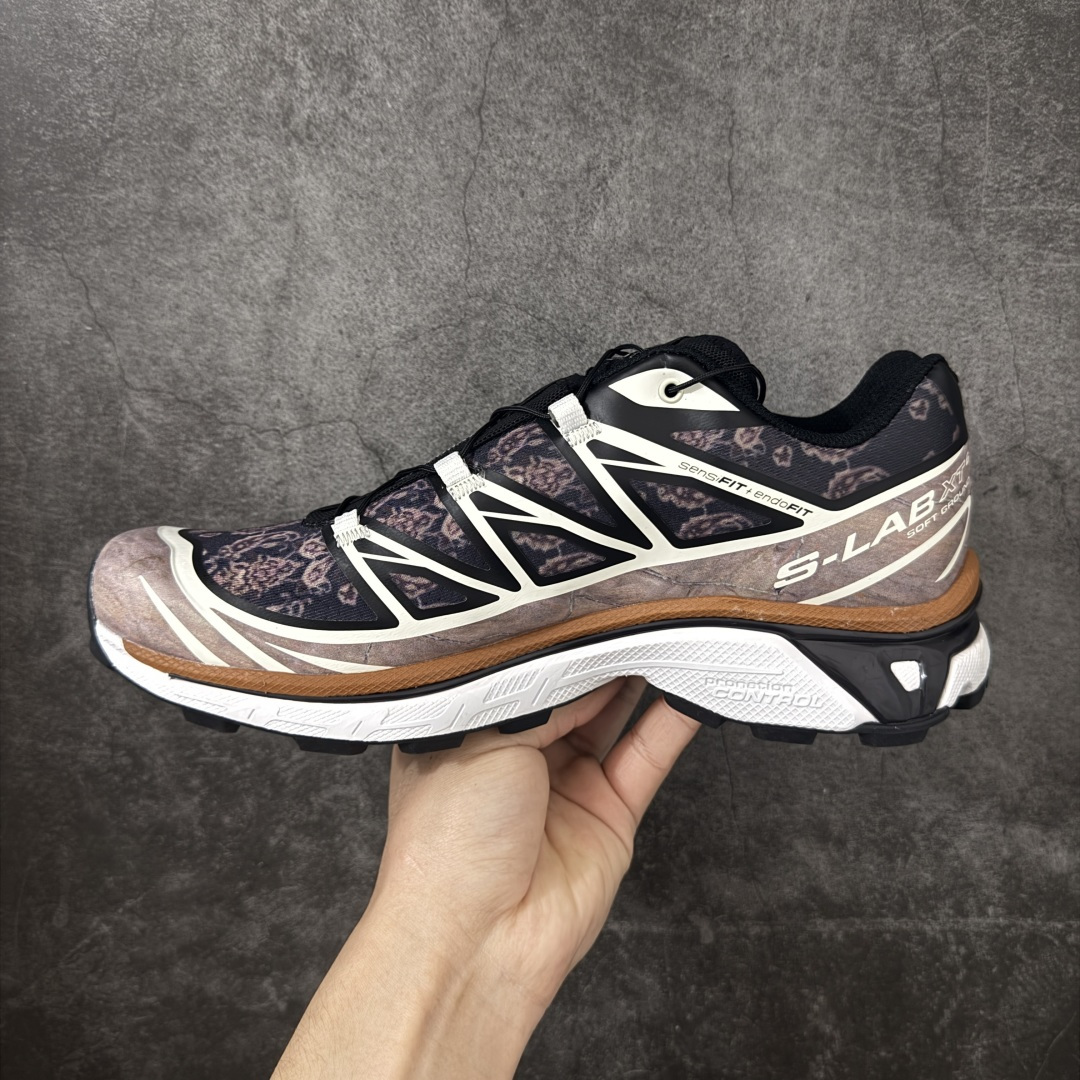 图片[2]-【A1纯原版】Costs x Salomon XT-6 Advanced 萨洛蒙复古潮流户外机能登山跑鞋 纯原外贸平台特供订单 终端供货 耗时半年巨作 全套原纸板楦头开发 原厂特供网布配套加持 确保原汁原味 完美呈现版型 原档数据独家私模五层组合大底 原装Ortholite轻量化鞋垫 中底布带钢印编号 原厂TPU锁扣 进口港宝加持 后跟自然饱满 还原公司包裹性 鞋面以“锯齿”状的包裹系统呈现 在基色底之下加入了各种色点缀 将公司的最新技术和时尚前卫的造型融入耐用的长跑款式中 鞋面由 TPU 薄膜制成 并焊接在高耐磨网眼上 使其既时尚又坚固 由 ACS底盘支撑 可增强稳定性和支撑力 以及由橡胶凸耳 Contragrip外底覆盖的 EVA 缓冲中底 旨在应对崎岖的地形 鞋舌上的彩色Salomon 标签、Quicklace 系统以及鞋头、鞋舌和鞋跟上的附加品牌使细节更加完美 让穿着者可以轻松驾驭户外与通勤下的任何运动生活场景 无缝鞋身户外随意纵横 颜值与脚感兼备 出街通勤 绝对非常吸睛 你值得拥有 尺码：36-46-选品中心