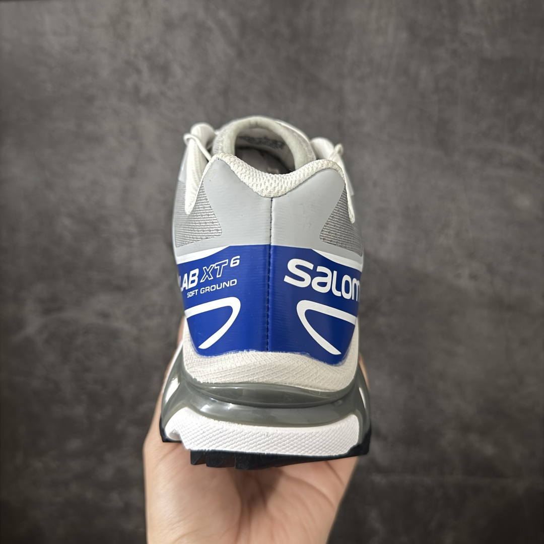 图片[4]-【A1纯原版】Salomon XT-6 Advanced 萨洛蒙复古潮流户外机能登山跑鞋 灰蓝412531 纯原外贸平台特供订单 终端供货 耗时半年巨作 全套原纸板楦头开发 原厂特供网布配套加持 确保原汁原味 完美呈现版型 原档数据独家私模五层组合大底 原装Ortholite轻量化鞋垫 中底布带钢印编号 原厂TPU锁扣 进口港宝加持 后跟自然饱满 还原公司包裹性 鞋面以“锯齿”状的包裹系统呈现 在基色底之下加入了各种色点缀 将公司的最新技术和时尚前卫的造型融入耐用的长跑款式中 鞋面由 TPU 薄膜制成 并焊接在高耐磨网眼上 使其既时尚又坚固 由 ACS底盘支撑 可增强稳定性和支撑力 以及由橡胶凸耳 Contragrip外底覆盖的 EVA 缓冲中底 旨在应对崎岖的地形 鞋舌上的彩色Salomon 标签、Quicklace 系统以及鞋头、鞋舌和鞋跟上的附加品牌使细节更加完美 让穿着者可以轻松驾驭户外与通勤下的任何运动生活场景 无缝鞋身户外随意纵横 颜值与脚感兼备 出街通勤 绝对非常吸睛 你值得拥有 尺码：36-46-选品中心