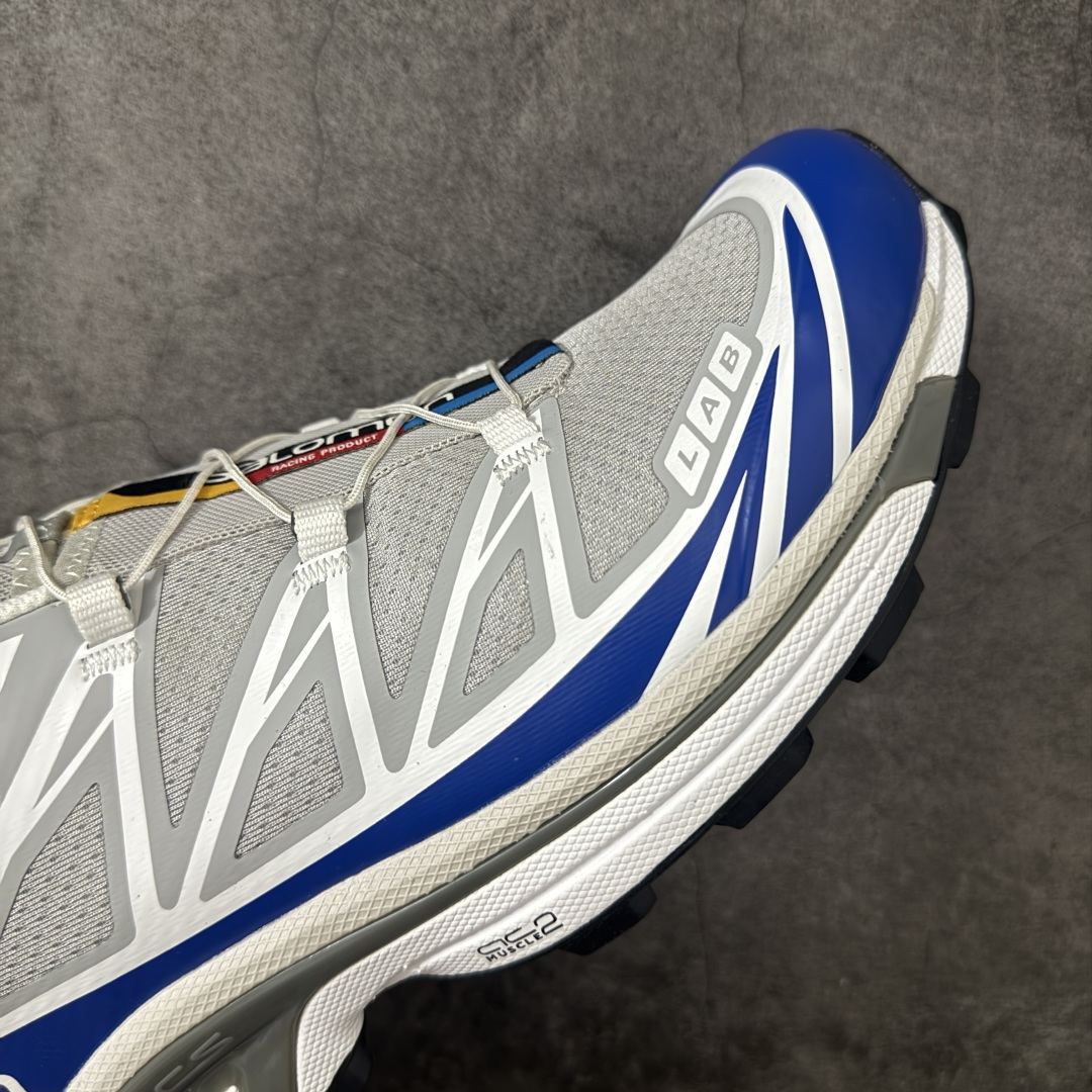 图片[6]-【A1纯原版】Salomon XT-6 Advanced 萨洛蒙复古潮流户外机能登山跑鞋 灰蓝412531 纯原外贸平台特供订单 终端供货 耗时半年巨作 全套原纸板楦头开发 原厂特供网布配套加持 确保原汁原味 完美呈现版型 原档数据独家私模五层组合大底 原装Ortholite轻量化鞋垫 中底布带钢印编号 原厂TPU锁扣 进口港宝加持 后跟自然饱满 还原公司包裹性 鞋面以“锯齿”状的包裹系统呈现 在基色底之下加入了各种色点缀 将公司的最新技术和时尚前卫的造型融入耐用的长跑款式中 鞋面由 TPU 薄膜制成 并焊接在高耐磨网眼上 使其既时尚又坚固 由 ACS底盘支撑 可增强稳定性和支撑力 以及由橡胶凸耳 Contragrip外底覆盖的 EVA 缓冲中底 旨在应对崎岖的地形 鞋舌上的彩色Salomon 标签、Quicklace 系统以及鞋头、鞋舌和鞋跟上的附加品牌使细节更加完美 让穿着者可以轻松驾驭户外与通勤下的任何运动生活场景 无缝鞋身户外随意纵横 颜值与脚感兼备 出街通勤 绝对非常吸睛 你值得拥有 尺码：36-46-选品中心