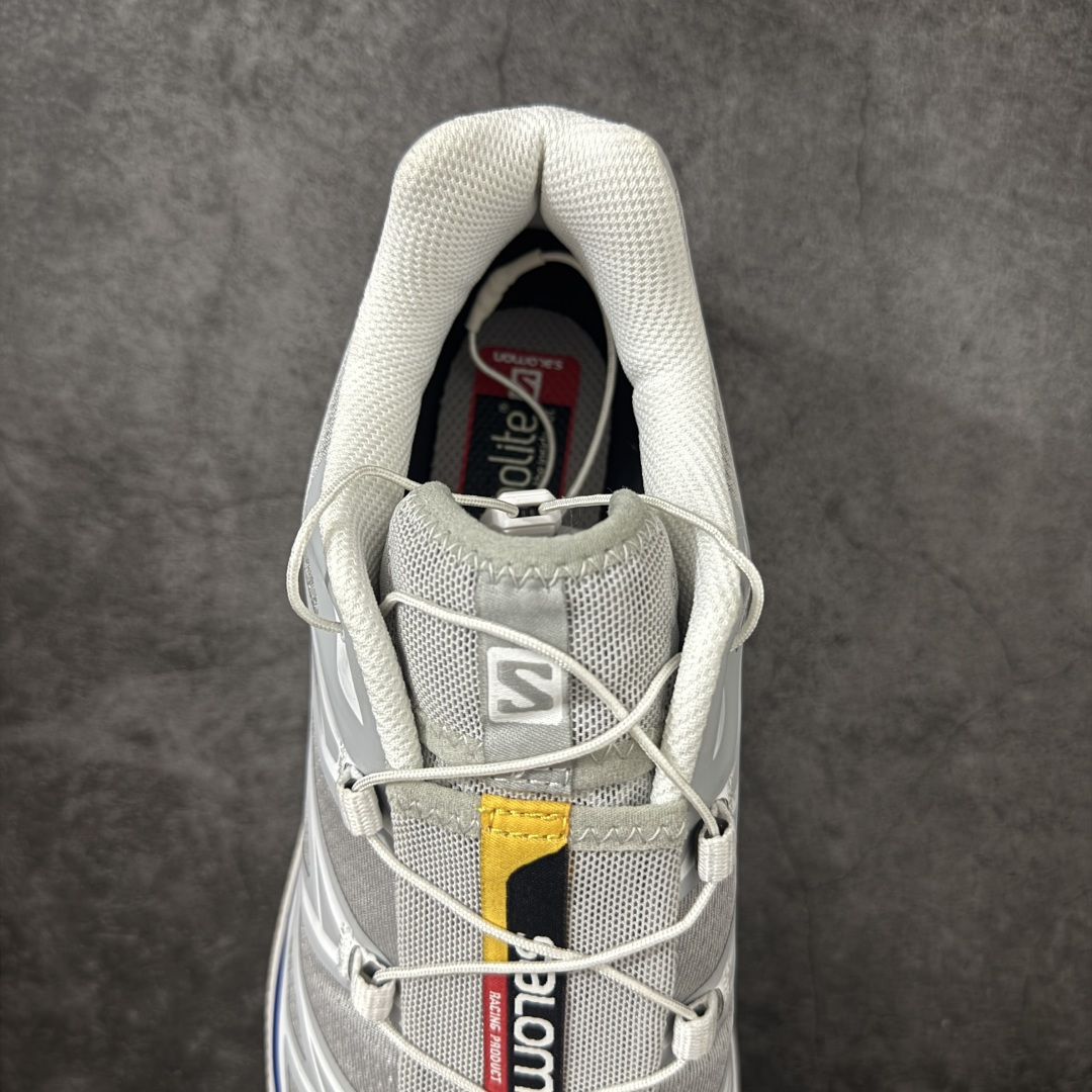 图片[8]-【A1纯原版】Salomon XT-6 Advanced 萨洛蒙复古潮流户外机能登山跑鞋 灰蓝412531 纯原外贸平台特供订单 终端供货 耗时半年巨作 全套原纸板楦头开发 原厂特供网布配套加持 确保原汁原味 完美呈现版型 原档数据独家私模五层组合大底 原装Ortholite轻量化鞋垫 中底布带钢印编号 原厂TPU锁扣 进口港宝加持 后跟自然饱满 还原公司包裹性 鞋面以“锯齿”状的包裹系统呈现 在基色底之下加入了各种色点缀 将公司的最新技术和时尚前卫的造型融入耐用的长跑款式中 鞋面由 TPU 薄膜制成 并焊接在高耐磨网眼上 使其既时尚又坚固 由 ACS底盘支撑 可增强稳定性和支撑力 以及由橡胶凸耳 Contragrip外底覆盖的 EVA 缓冲中底 旨在应对崎岖的地形 鞋舌上的彩色Salomon 标签、Quicklace 系统以及鞋头、鞋舌和鞋跟上的附加品牌使细节更加完美 让穿着者可以轻松驾驭户外与通勤下的任何运动生活场景 无缝鞋身户外随意纵横 颜值与脚感兼备 出街通勤 绝对非常吸睛 你值得拥有 尺码：36-46-选品中心