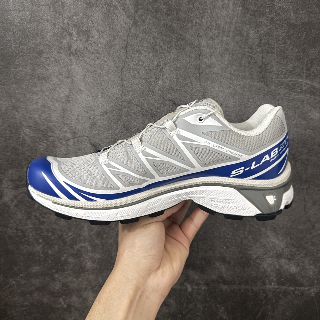 图片[2]-【A1纯原版】Salomon XT-6 Advanced 萨洛蒙复古潮流户外机能登山跑鞋 灰蓝412531 纯原外贸平台特供订单 终端供货 耗时半年巨作 全套原纸板楦头开发 原厂特供网布配套加持 确保原汁原味 完美呈现版型 原档数据独家私模五层组合大底 原装Ortholite轻量化鞋垫 中底布带钢印编号 原厂TPU锁扣 进口港宝加持 后跟自然饱满 还原公司包裹性 鞋面以“锯齿”状的包裹系统呈现 在基色底之下加入了各种色点缀 将公司的最新技术和时尚前卫的造型融入耐用的长跑款式中 鞋面由 TPU 薄膜制成 并焊接在高耐磨网眼上 使其既时尚又坚固 由 ACS底盘支撑 可增强稳定性和支撑力 以及由橡胶凸耳 Contragrip外底覆盖的 EVA 缓冲中底 旨在应对崎岖的地形 鞋舌上的彩色Salomon 标签、Quicklace 系统以及鞋头、鞋舌和鞋跟上的附加品牌使细节更加完美 让穿着者可以轻松驾驭户外与通勤下的任何运动生活场景 无缝鞋身户外随意纵横 颜值与脚感兼备 出街通勤 绝对非常吸睛 你值得拥有 尺码：36-46-选品中心