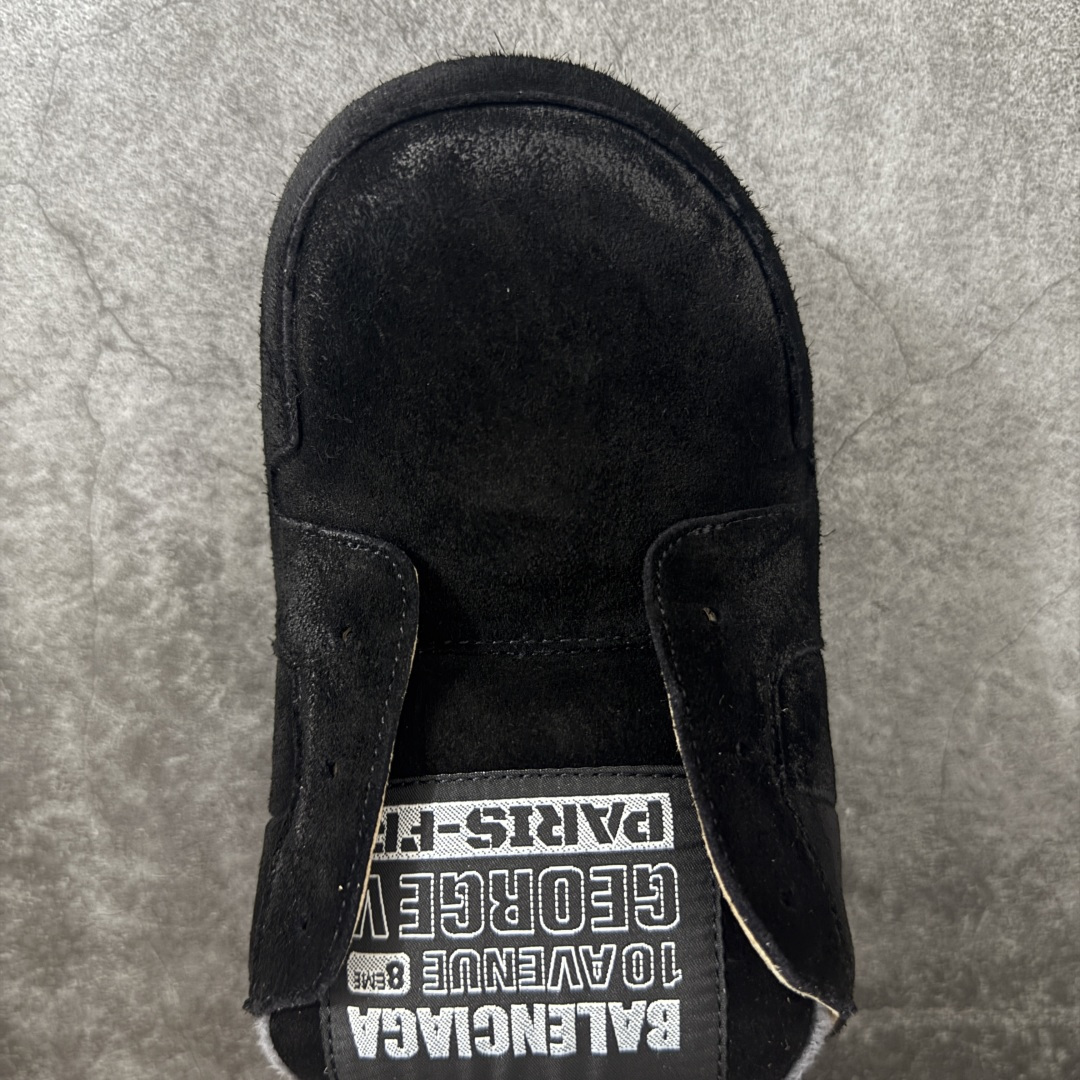 图片[5]-【莞产G版】Balenciaga Dumbo 巴黎世家小牛皮做旧效果 明线缝制穆勒鞋包头拖鞋 Balenciaga是由被誉为代表二十世纪的伟大天才设计师 Cristobal Balenciaga 创立的，在品牌创立的大半个世纪以来，巴黎世家一直以时尚、典雅闻名于时装界，它的主题产品有女士和男士提包、机车包、鞋子和时装，在15年王大仁卸任品牌设计师后，品牌的风格发生了翻天覆地的变化，凭借着人气超高的街头风T恤、老爹鞋等迅速霸屏各大时装周和时尚圈。 尺码：35/45-选品中心