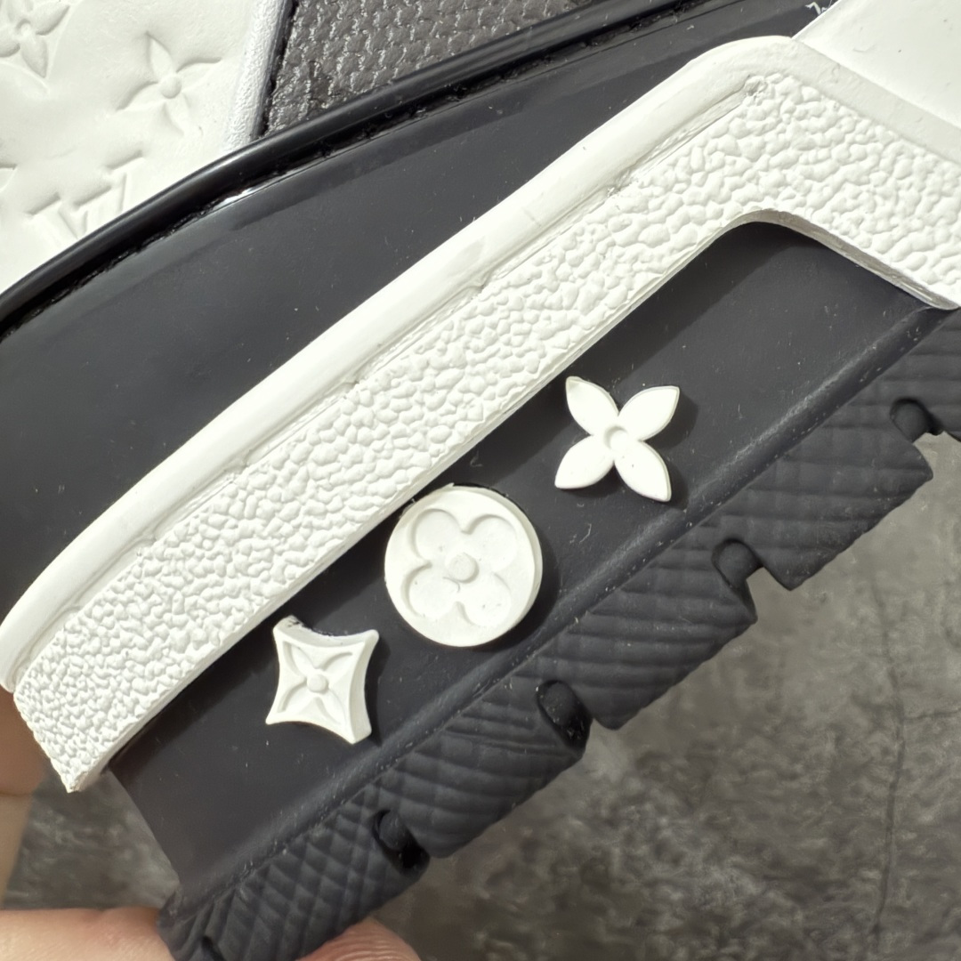 图片[3]-【PK纯原版】Louis Vuitton 路易威登 LV Trainer 低帮休闲板鞋 同步官方2025最新原版包装 海淘代购同渠道品质 高端零售 外贸充正专供 原版购入开发 ZP级全套包装 完美楦型 正确卡色 大底TPU 质感媲美原版 细节与原版一致 请注意区分市面通货材 尺码：39 40 41 42 43 44 45 46-选品中心
