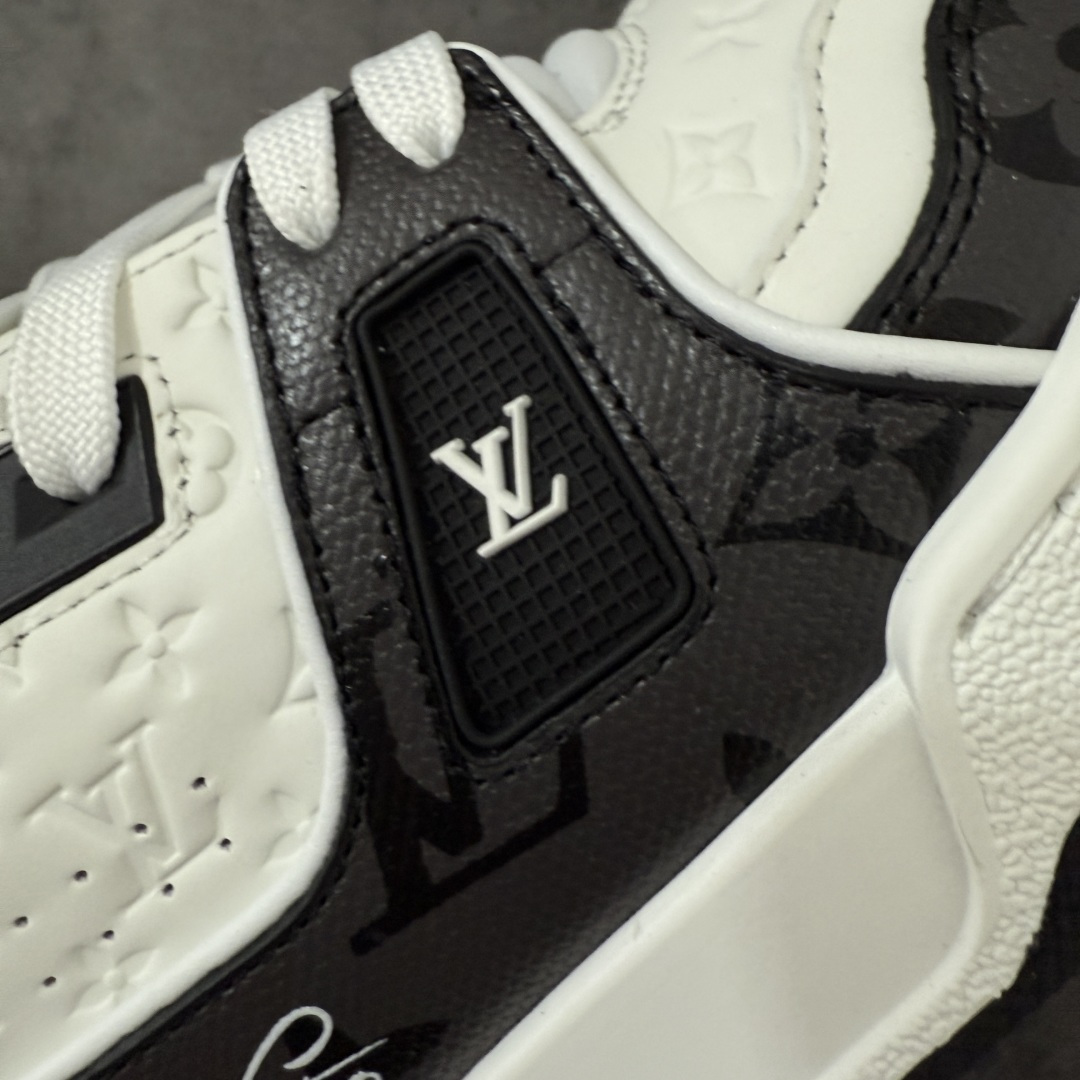 图片[5]-【PK纯原版】Louis Vuitton 路易威登 LV Trainer 低帮休闲板鞋 同步官方2025最新原版包装 海淘代购同渠道品质 高端零售 外贸充正专供 原版购入开发 ZP级全套包装 完美楦型 正确卡色 大底TPU 质感媲美原版 细节与原版一致 请注意区分市面通货材 尺码：39 40 41 42 43 44 45 46-选品中心