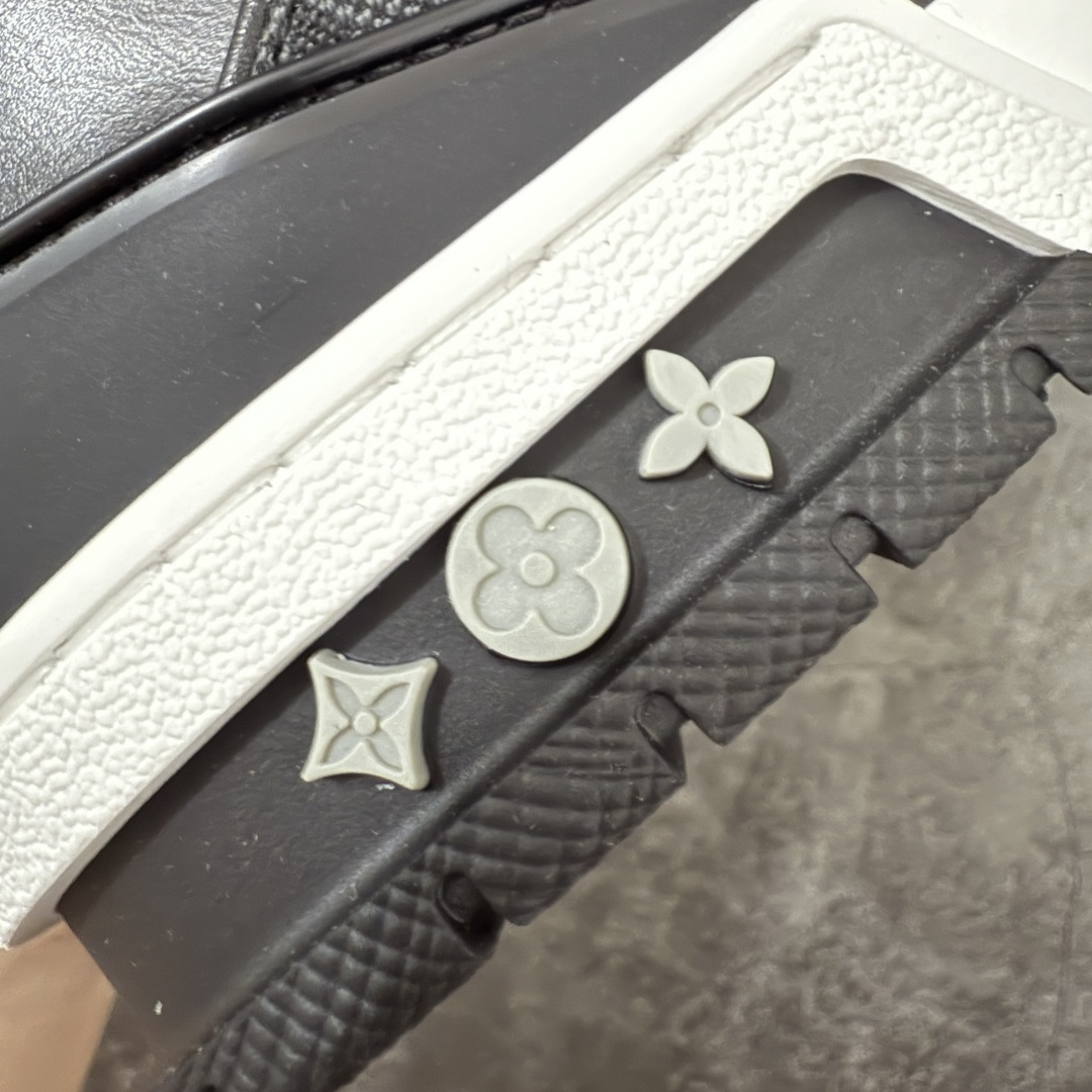 图片[3]-【PK纯原版】Louis Vuitton 路易威登 LV Trainer 低帮休闲板鞋 同步官方2025最新原版包装 海淘代购同渠道品质 高端零售 外贸充正专供 原版购入开发 ZP级全套包装 完美楦型 正确卡色 大底TPU 质感媲美原版 细节与原版一致 请注意区分市面通货材 尺码：39 40 41 42 43 44 45 46-选品中心