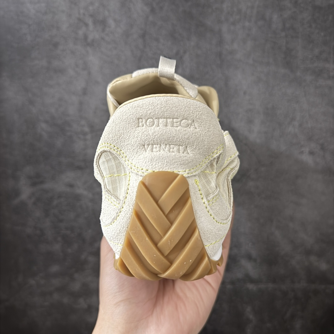 图片[4]-【纯原S版】BOTTEGA VENETA Orbit Runner BV葆蝶家时尚休闲王一博同款老爹鞋运动鞋 原版开发 一比一打造 相似度百分之99以上 市场一梯队级别品质 区别市场任何标文顶级品质版本 采用轻质科技网布面料 搭配几何图案设计橡胶外底 王炸系列 高版本 认准套包工艺 实际增高很多哦 还是一样显腿细非常nice 耐玩耐造 对标对版 套包鞋工艺 认准高版本 大底选用拼色TPU大底 配置原版包装 尺码：36 37 38 39 40 41 42 43 44 45 46 47-选品中心
