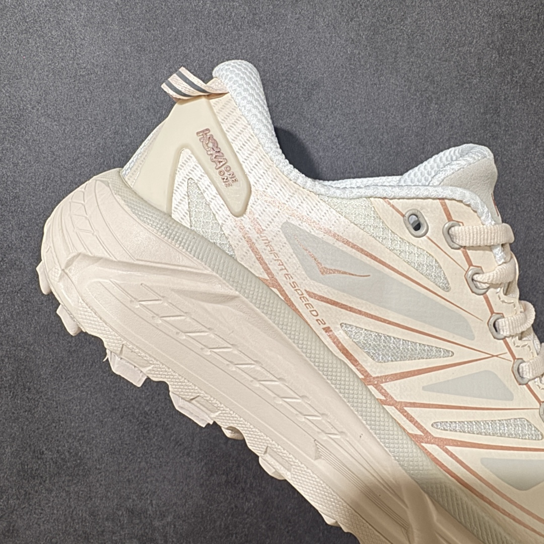 图片[7]-【公司级】Hoka Mafate Speed 2 马法特二代超轻厚底轻量山地跑步鞋 1126851  #轻量化材料Fresh Foam。超轻量中底全部用料过3C认证！ 滚动平衡科技减少33%能量消耗 ！第二代Mafate更是延续精髓设计，并调整了整体的鞋型，修身的鞋型，更加灵巧的感觉一下子来了。外底韧弹感十足的EVA泡绵，结合Vibram橡胶大底，性能稳定输出，无论是平时穿着还是在潮湿的梅雨季节跑步，都是非常优秀的搭配。  尺码：36-45半-选品中心
