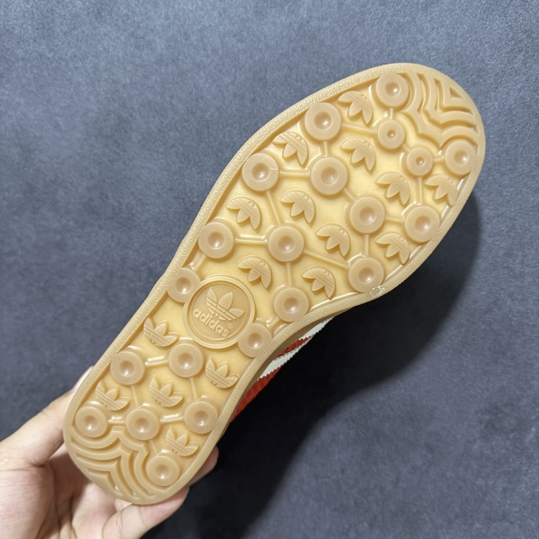 图片[9]-【公司级】Adidas Originals Gazelle INdoor 三叶草休闲防滑耐磨低帮板鞋 鞋头出色设计 塑就出众贴合感 稳固的后跟贴合足部曲线设计 软弹舒适 不易磨脚 橡胶鞋底配合防滑纹路设计 平稳抓地 货号：JS0713 尺码：35.5 36 36.5 37 38 38.5 39 40 40.5 41 42 42.5 43 44 45-选品中心