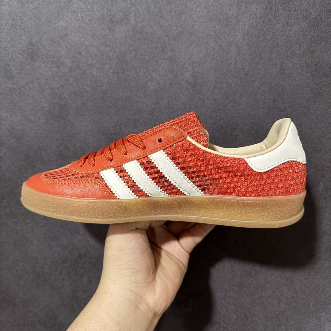图片[2]-【公司级】Adidas Originals Gazelle INdoor 三叶草休闲防滑耐磨低帮板鞋 鞋头出色设计 塑就出众贴合感 稳固的后跟贴合足部曲线设计 软弹舒适 不易磨脚 橡胶鞋底配合防滑纹路设计 平稳抓地 货号：JS0713 尺码：35.5 36 36.5 37 38 38.5 39 40 40.5 41 42 42.5 43 44 45-选品中心