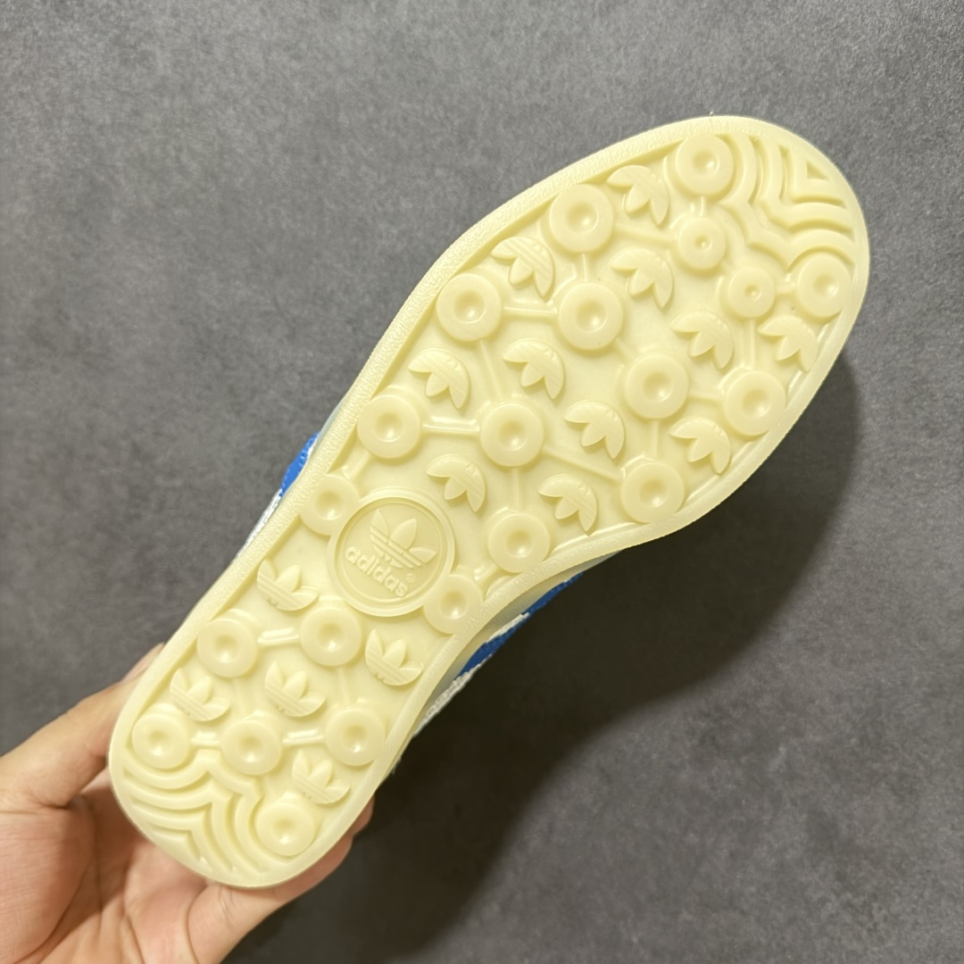 图片[9]-【公司级】Adidas Originals Gazelle INdoor 三叶草休闲防滑耐磨低帮板鞋 鞋头出色设计 塑就出众贴合感 稳固的后跟贴合足部曲线设计 软弹舒适 不易磨脚 橡胶鞋底配合防滑纹路设计 平稳抓地 货号：JH5419 尺码：35.5 36 36.5 37 38 38.5 39 40 40.5 41 42 42.5 43 44 45-选品中心