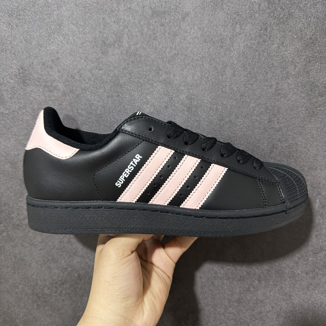 【H11顶级头层版】adidas originals Superstar 2 贝壳头 简约经典 舒适时尚 复古板鞋 男女同款 黑白 货号：JI0079 全新升级版 皮料改进至头层原厂皮 原盒 原底原料 开模打造 原厂织唛鞋标 高精密准度 原楦原纸板开发 匹配原版98%以上 后跟垫棉独家呈现 反口里弧度正确 原厂鞋垫 背胶 后跟电绣针数 与正品一致 原厂皮料 原厂车缝线 质感无敌 皮料切割干净 无任何毛边 清洁度细节完美 进口港宝加持 后跟自然饱满 还原公司包裹性 鞋面采用原装数据贴合技术 全方位贴合包裹脚型 鞋跟部鞋底牵引设计 提供强大的抓地性能 更适应不同实战场地路面 尺码：35.5 36 36.5 37.5 38 38.5 39 40 40.5 41 42 42.5 43 44 45-选品中心