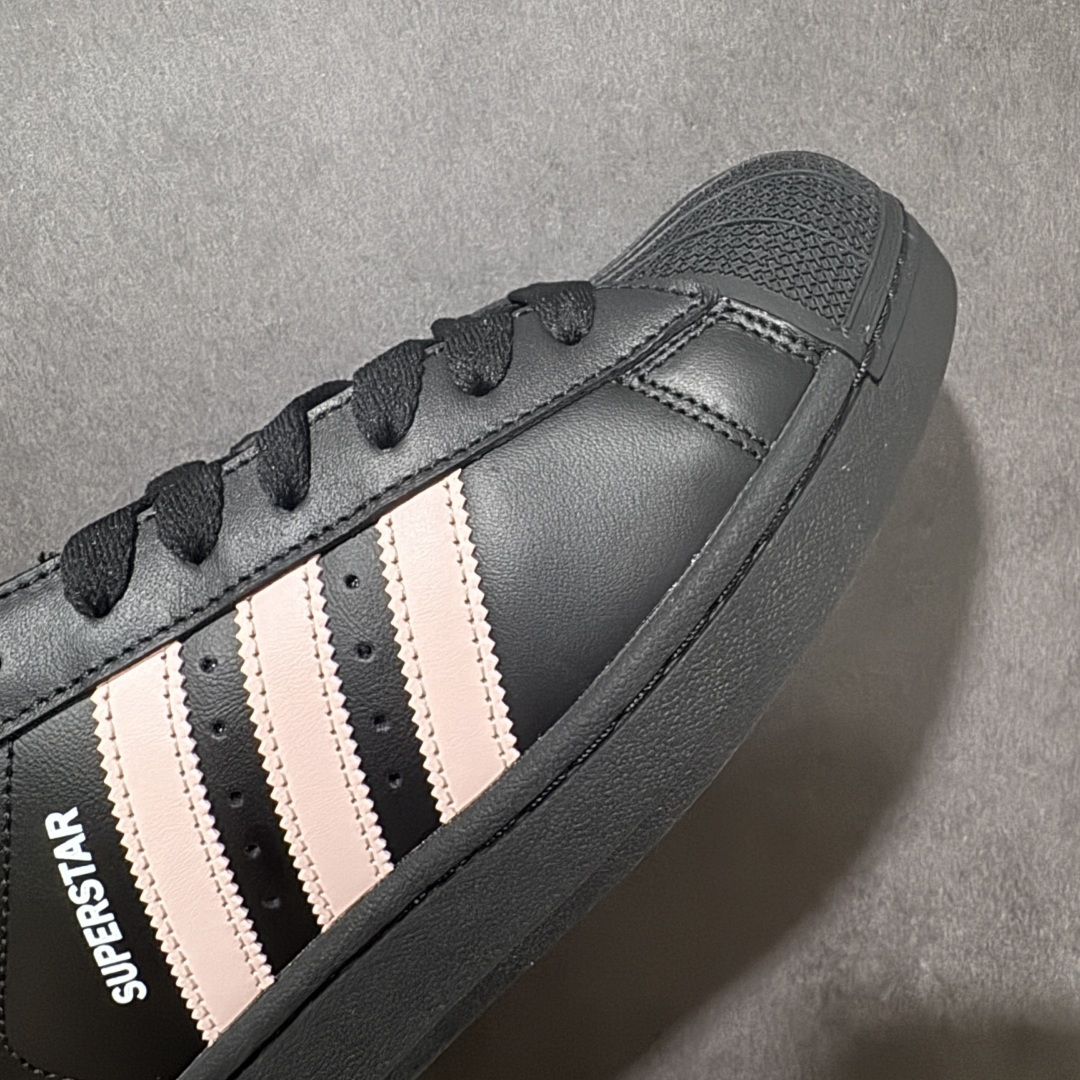 图片[8]-【H11顶级头层版】adidas originals Superstar 2 贝壳头 简约经典 舒适时尚 复古板鞋 男女同款 黑白 货号：JI0079 全新升级版 皮料改进至头层原厂皮 原盒 原底原料 开模打造 原厂织唛鞋标 高精密准度 原楦原纸板开发 匹配原版98%以上 后跟垫棉独家呈现 反口里弧度正确 原厂鞋垫 背胶 后跟电绣针数 与正品一致 原厂皮料 原厂车缝线 质感无敌 皮料切割干净 无任何毛边 清洁度细节完美 进口港宝加持 后跟自然饱满 还原公司包裹性 鞋面采用原装数据贴合技术 全方位贴合包裹脚型 鞋跟部鞋底牵引设计 提供强大的抓地性能 更适应不同实战场地路面 尺码：35.5 36 36.5 37.5 38 38.5 39 40 40.5 41 42 42.5 43 44 45-选品中心