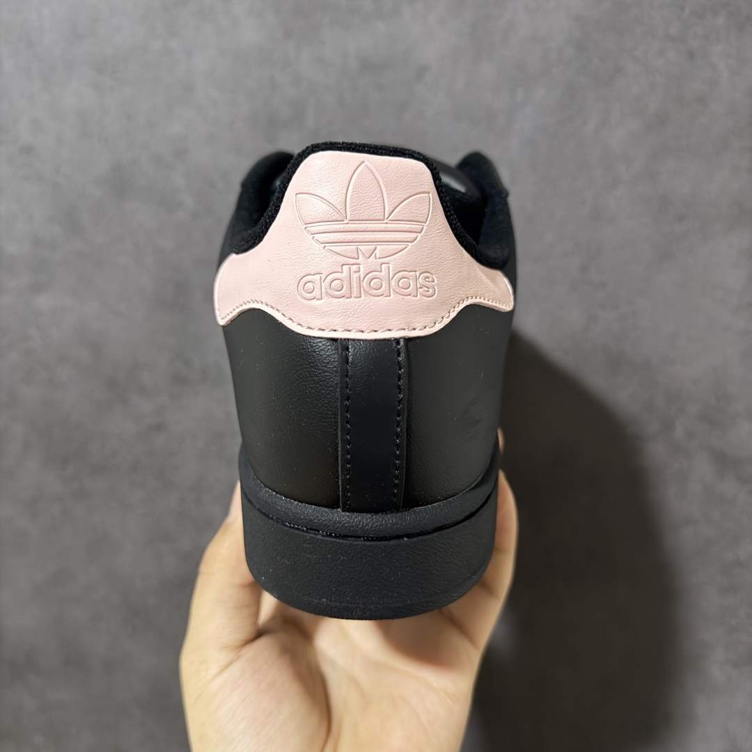 图片[4]-【H11顶级头层版】adidas originals Superstar 2 贝壳头 简约经典 舒适时尚 复古板鞋 男女同款 黑白 货号：JI0079 全新升级版 皮料改进至头层原厂皮 原盒 原底原料 开模打造 原厂织唛鞋标 高精密准度 原楦原纸板开发 匹配原版98%以上 后跟垫棉独家呈现 反口里弧度正确 原厂鞋垫 背胶 后跟电绣针数 与正品一致 原厂皮料 原厂车缝线 质感无敌 皮料切割干净 无任何毛边 清洁度细节完美 进口港宝加持 后跟自然饱满 还原公司包裹性 鞋面采用原装数据贴合技术 全方位贴合包裹脚型 鞋跟部鞋底牵引设计 提供强大的抓地性能 更适应不同实战场地路面 尺码：35.5 36 36.5 37.5 38 38.5 39 40 40.5 41 42 42.5 43 44 45-选品中心