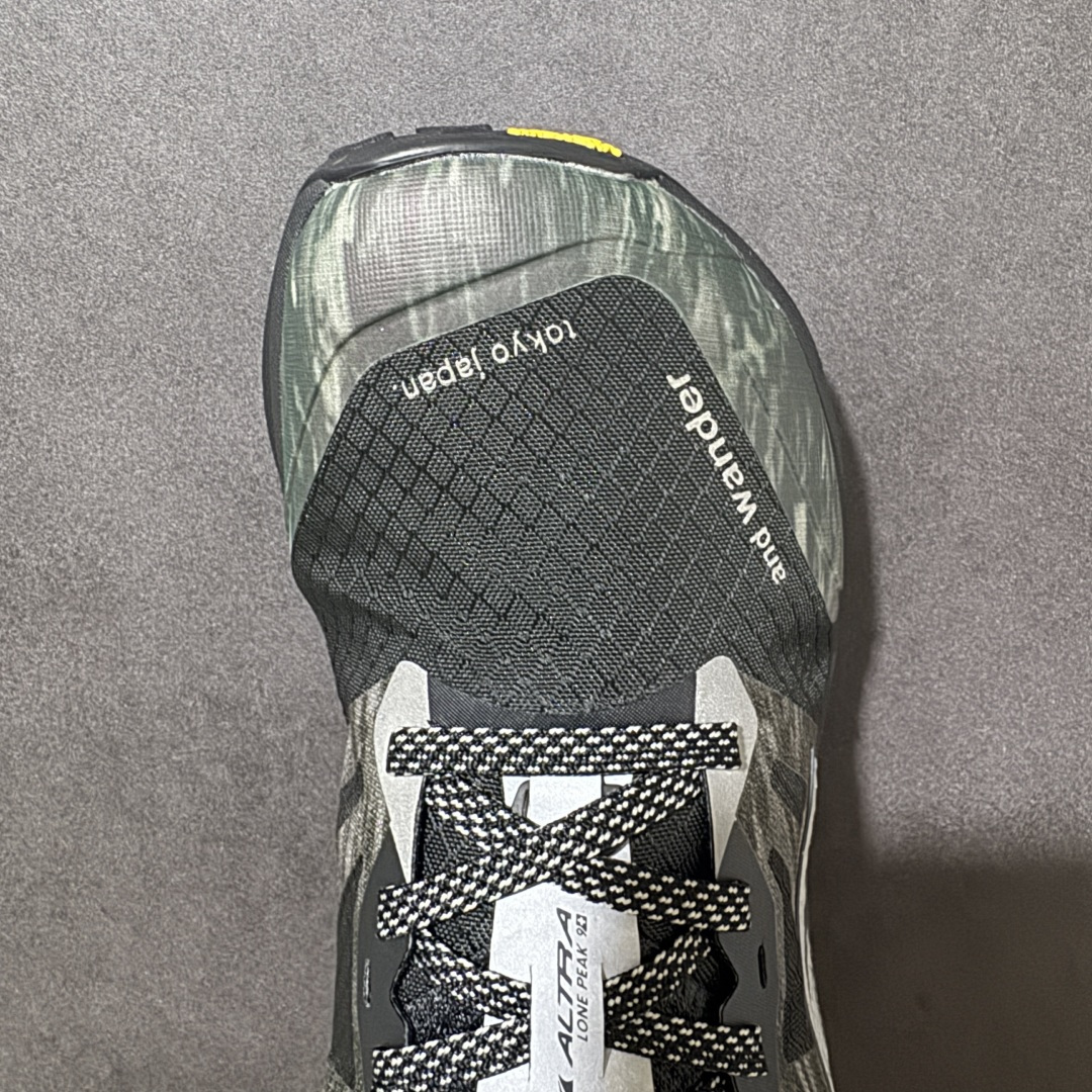 图片[5]-【公司级】Altra Lone Peak 9 舒适运动越野跑鞋 2009年，长跑精英运动员Golden Harper在美国犹他州创立了“Altra Footwear”，跑鞋特点是采用舒适的FootShape™M（很适鞋楦）设计和独特的BalancedCushioning™（平衡缓冲）技术，帮助遭受伤病困扰的跑者回归跑步，从而迅速积累起良好的口碑。2011年品牌迅速发展，屡获大奖。2015年开始不仅占据全美跑鞋前十，足迹更是遍布全球。2016年Altra正式进入中国市场，凭借独特的品牌风格以及出色的性能表现，三年来获得越来越多普通跑者的喜爱。销售业绩增长迅速，成为中国越野跑市场占有量前三的跑鞋品牌。实拍调校N版已经零色差零失真 百分百还原实物色彩所见即所得 不存在货不对板色差等低级问题 选购参考实物拍摄 不混卖不参货 尺码：36 36.5 37 38.5 39 40 40.5 41 42 42.5 43 44 44.5 45 46-选品中心