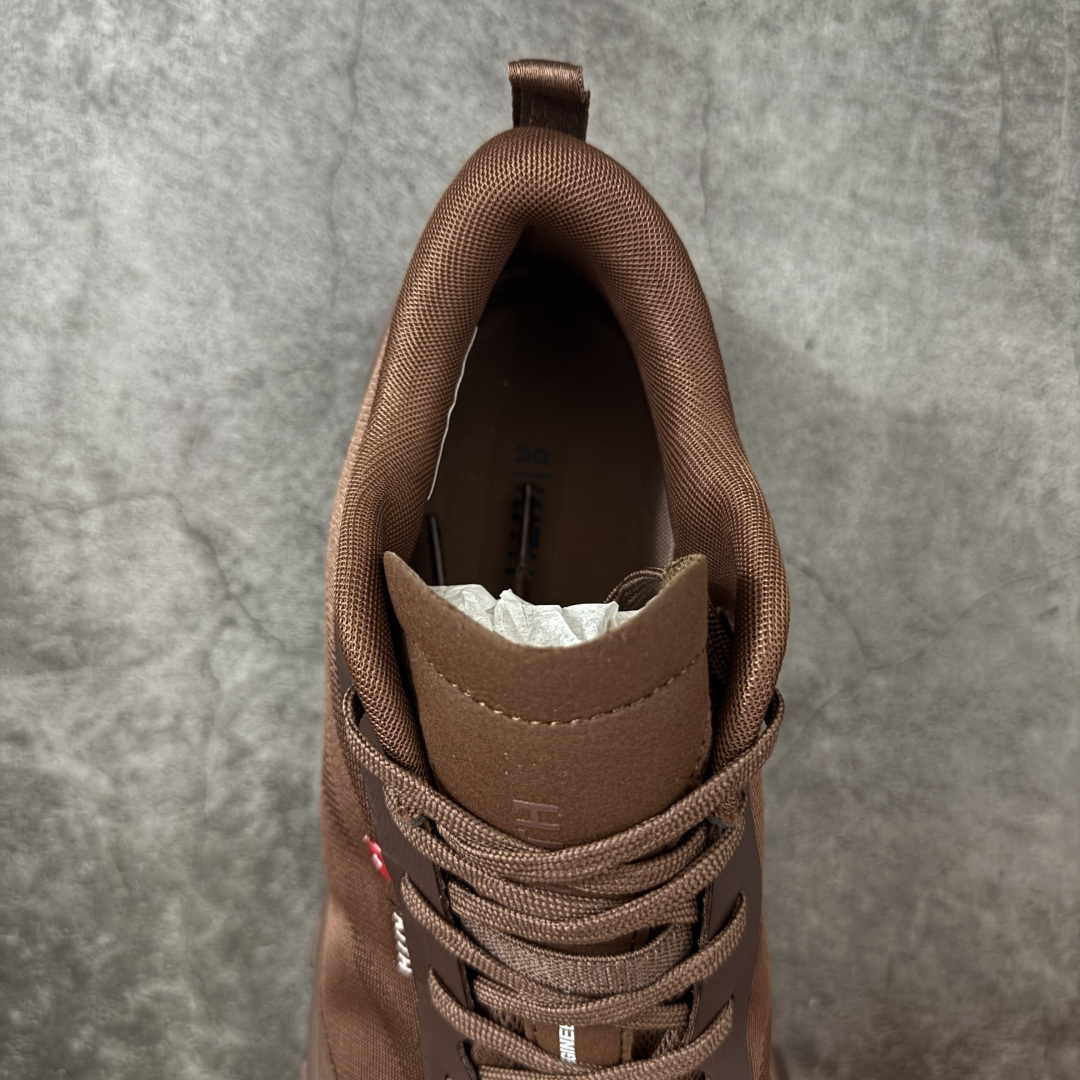 图片[8]-【OG纯原】KITH x ON 昂跑联名 Cloudswift K-Tech 1 系列 3MG10775560 低帮休闲跑步鞋 大厂出品 原版有1比1打造 配件齐全 外贸专供 尺码最大做到46码 市面最高还原度版本 打造最强品质 没有之一 全新开发的鞋面结构，用高透气网布拼了大面积的合成麂皮。这种材质碰撞脱离了普通跑鞋的塑料感，更有时装质感；搭载了On的CloudTec缓震科技和Helion超级泡棉，全新的Cloudswift鞋底结构，脚感和支撑性都拉满，外底还直接刻上了Kith的字母组合，彰显联名身份；翻开鞋底，是定制的Kith Monogram老花外底，既保留了On的专业感，又带点Kith标志性的精致灰调。 男货号：3MG10775560（2026.03.06发售） 女货号：3WG10705560 尺码：36 36.5 37.5 38 38.5 39 40 40.5 41 42 42.5 43 44 44.5 45 46-选品中心