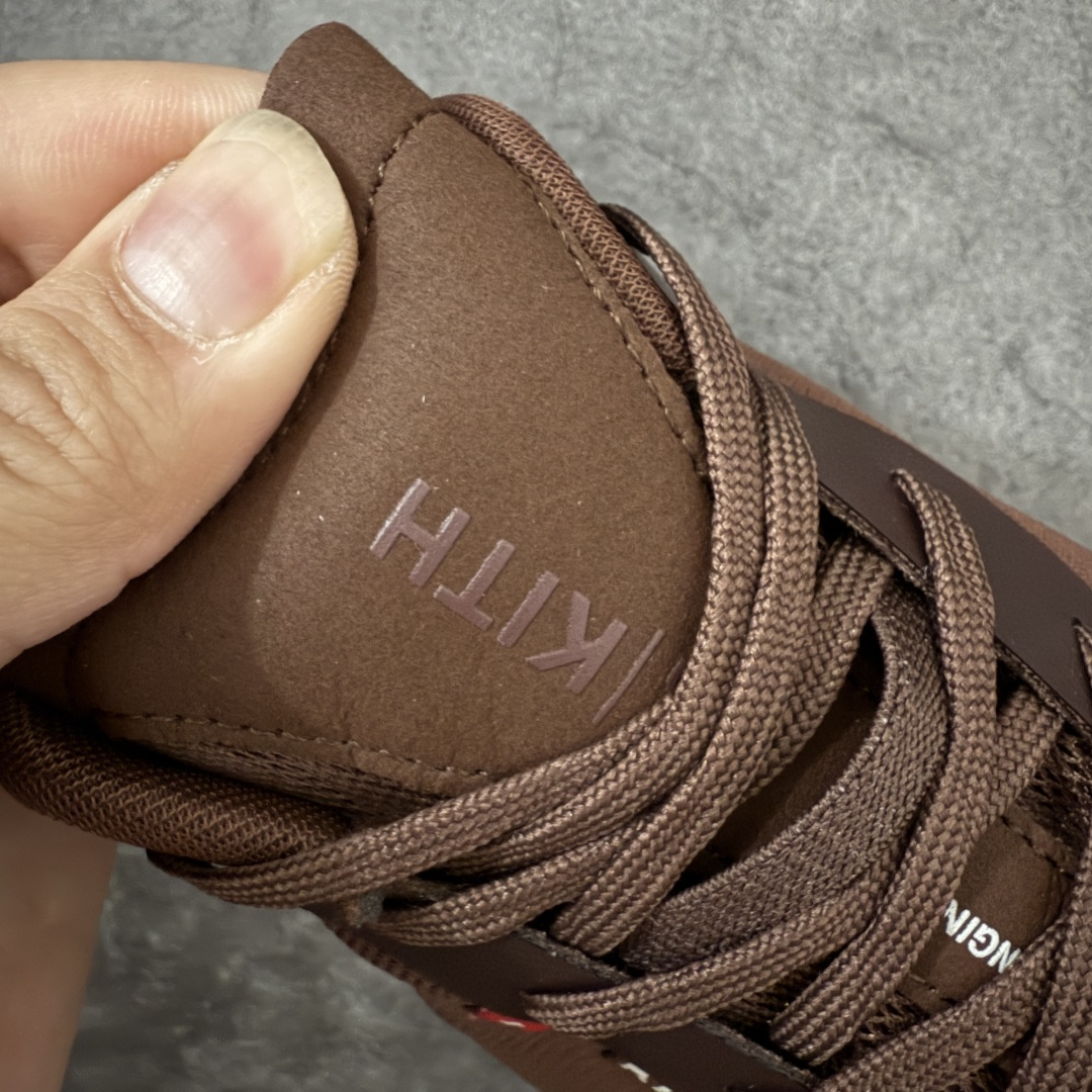 图片[6]-【OG纯原】KITH x ON 昂跑联名 Cloudswift K-Tech 1 系列 3MG10775560 低帮休闲跑步鞋 大厂出品 原版有1比1打造 配件齐全 外贸专供 尺码最大做到46码 市面最高还原度版本 打造最强品质 没有之一 全新开发的鞋面结构，用高透气网布拼了大面积的合成麂皮。这种材质碰撞脱离了普通跑鞋的塑料感，更有时装质感；搭载了On的CloudTec缓震科技和Helion超级泡棉，全新的Cloudswift鞋底结构，脚感和支撑性都拉满，外底还直接刻上了Kith的字母组合，彰显联名身份；翻开鞋底，是定制的Kith Monogram老花外底，既保留了On的专业感，又带点Kith标志性的精致灰调。 男货号：3MG10775560（2026.03.06发售） 女货号：3WG10705560 尺码：36 36.5 37.5 38 38.5 39 40 40.5 41 42 42.5 43 44 44.5 45 46-选品中心