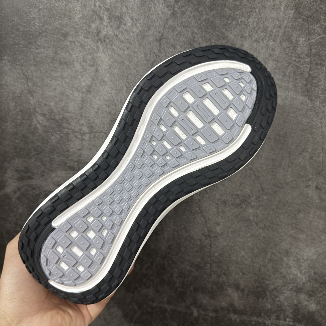 图片[9]-【XE纯原版】Nike Air Zoom Vomero Plus 全新科技运动跑HV8150-008    目前市场最强品质 原版购入开发 鞋面采用硅胶发泡立体印刷 临界ZOOM X泡棉超软弹大底 区别市场一体底 超高质检清洁度 一切材质配件均与原版一致 原楦原纸板开发 匹配原版98%以上 完美弧度版型 原厂鞋标 立体反光鞋盒标 鞋盒防撞海绵 高端玩家必推版本 高价零售必推版本 欢迎对比市面任意版本‼️ 这双鞋简直是时尚与科技的完美融合。 经典黑色鞋面，质感爆棚，搭配超亮眼的银色大勾子，瞬间成为街头焦点。不仅颜值在线，缓震性能更是一绝 不管是日常出街还是慢跑锻炼，都能给双脚极致舒适体验。  码数超全，36- 46 码任你选！别犹豫啦，穿上它，轻松走出潮流范，开启你的时尚运动新旅程！ 码段：36-46-选品中心